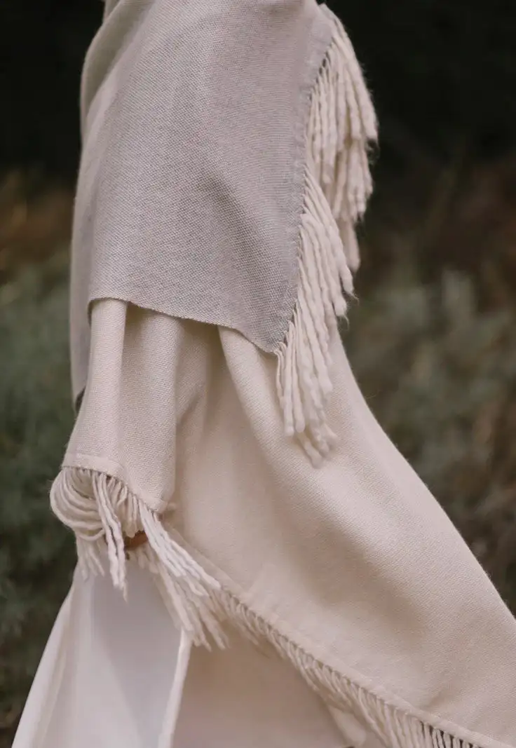 Manta Alpaca gris y blanca - Imagen 8