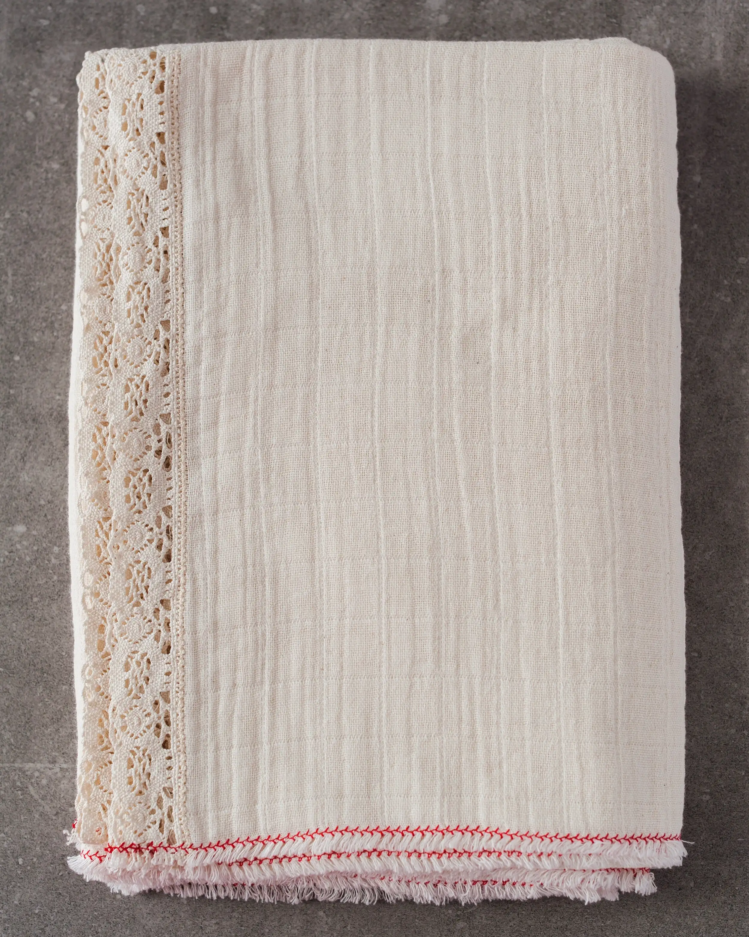 Mantel de algodón con puntilla 140x220