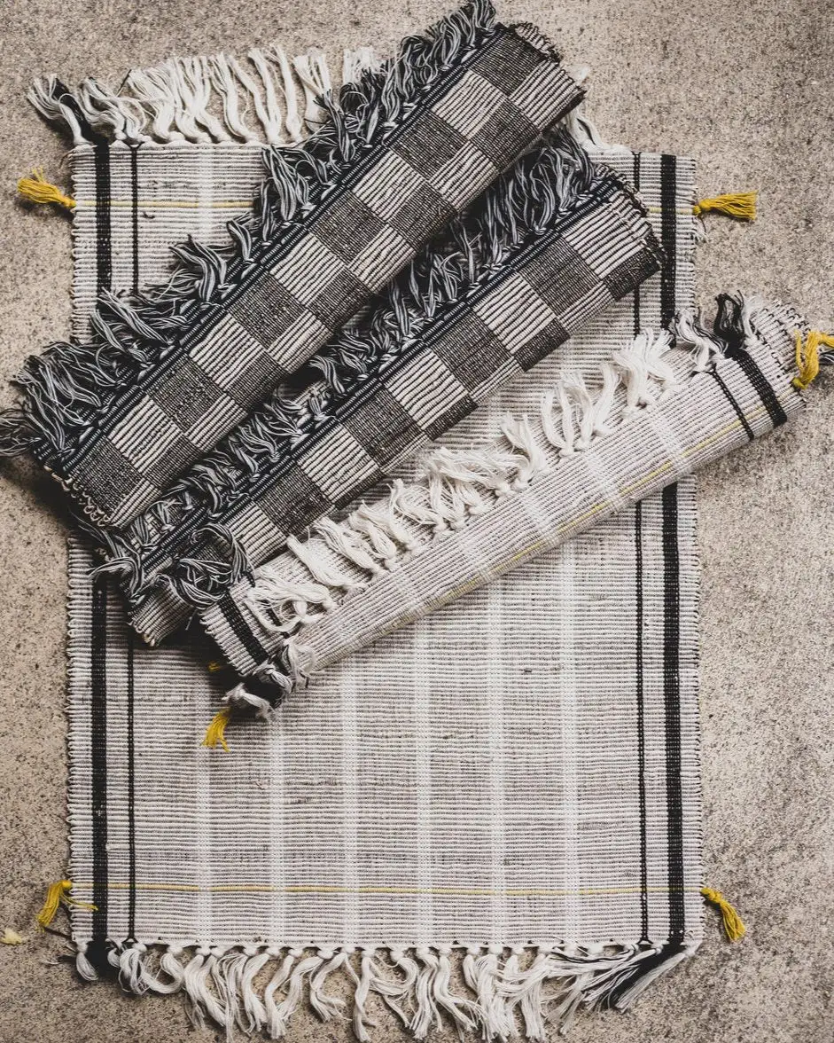Artisanal individual tablecloth