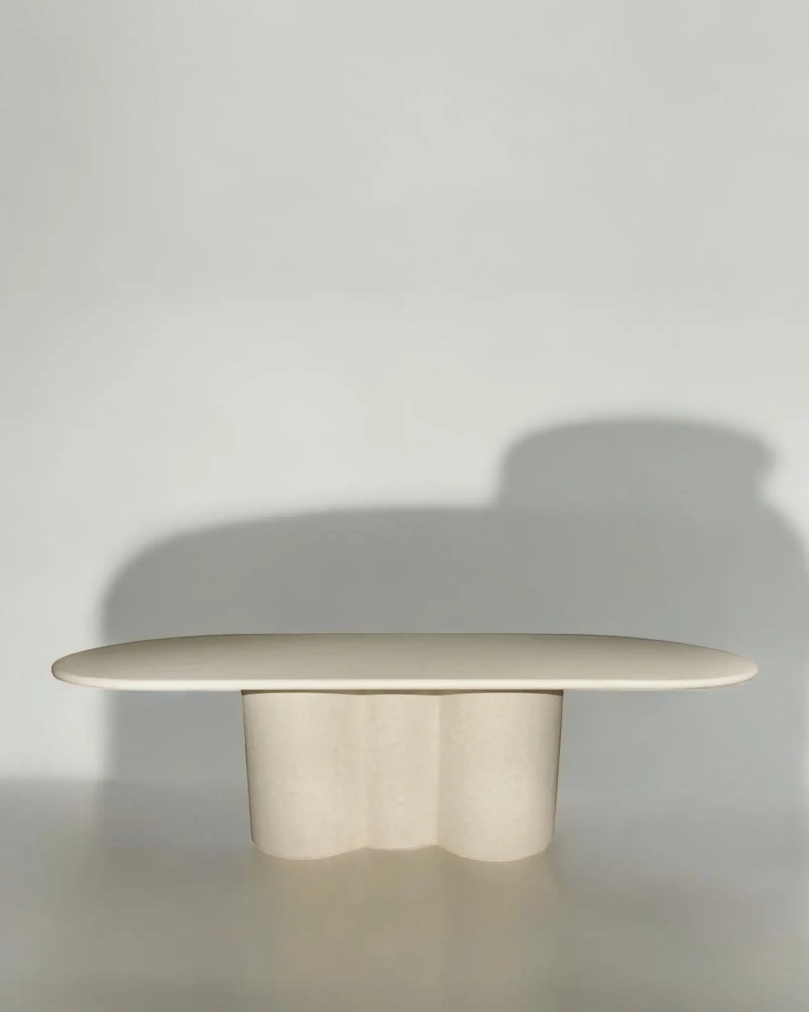 Mesa de comedor de microcemento ovalada - Imagen 3