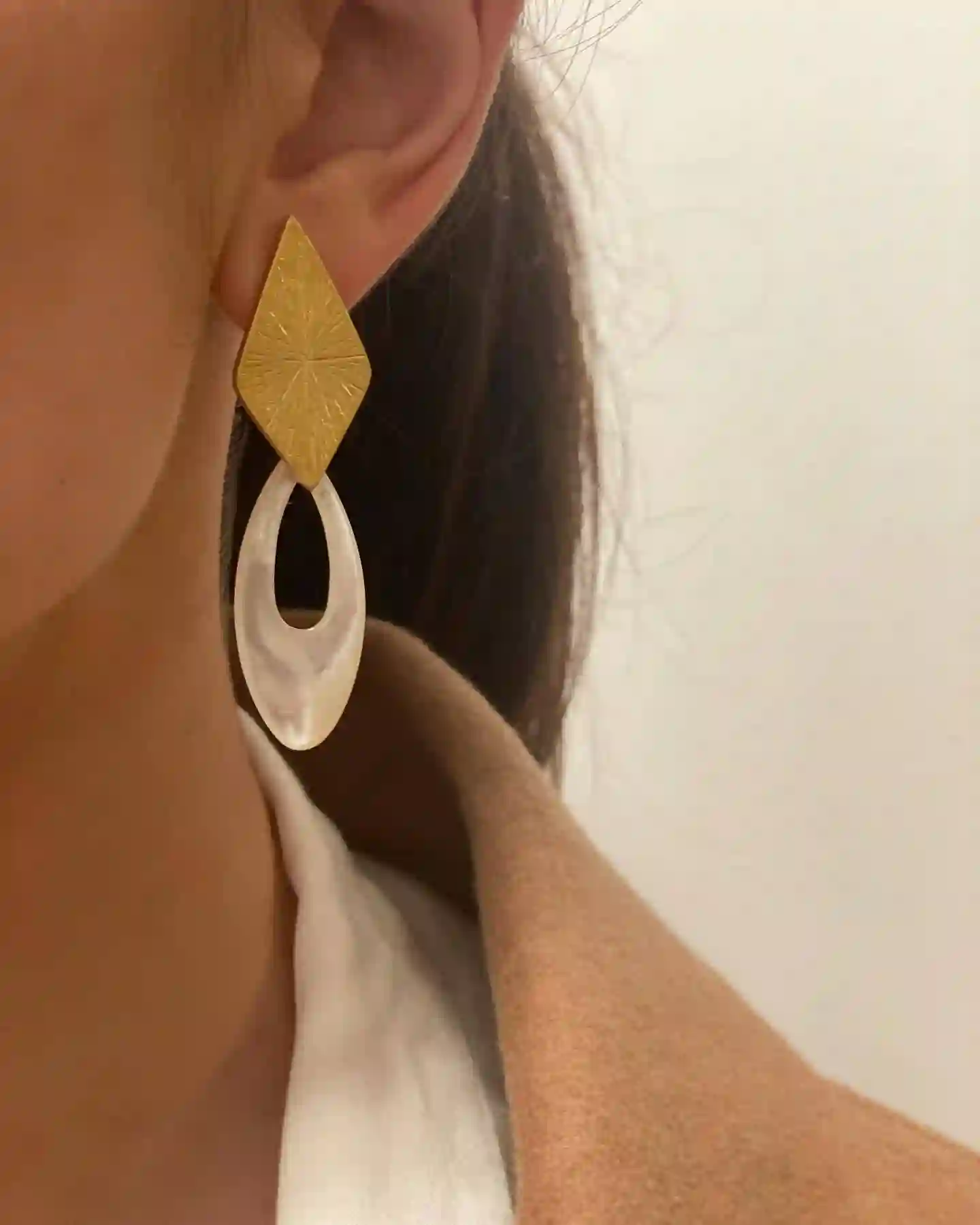 Pendientes de oro y nácar