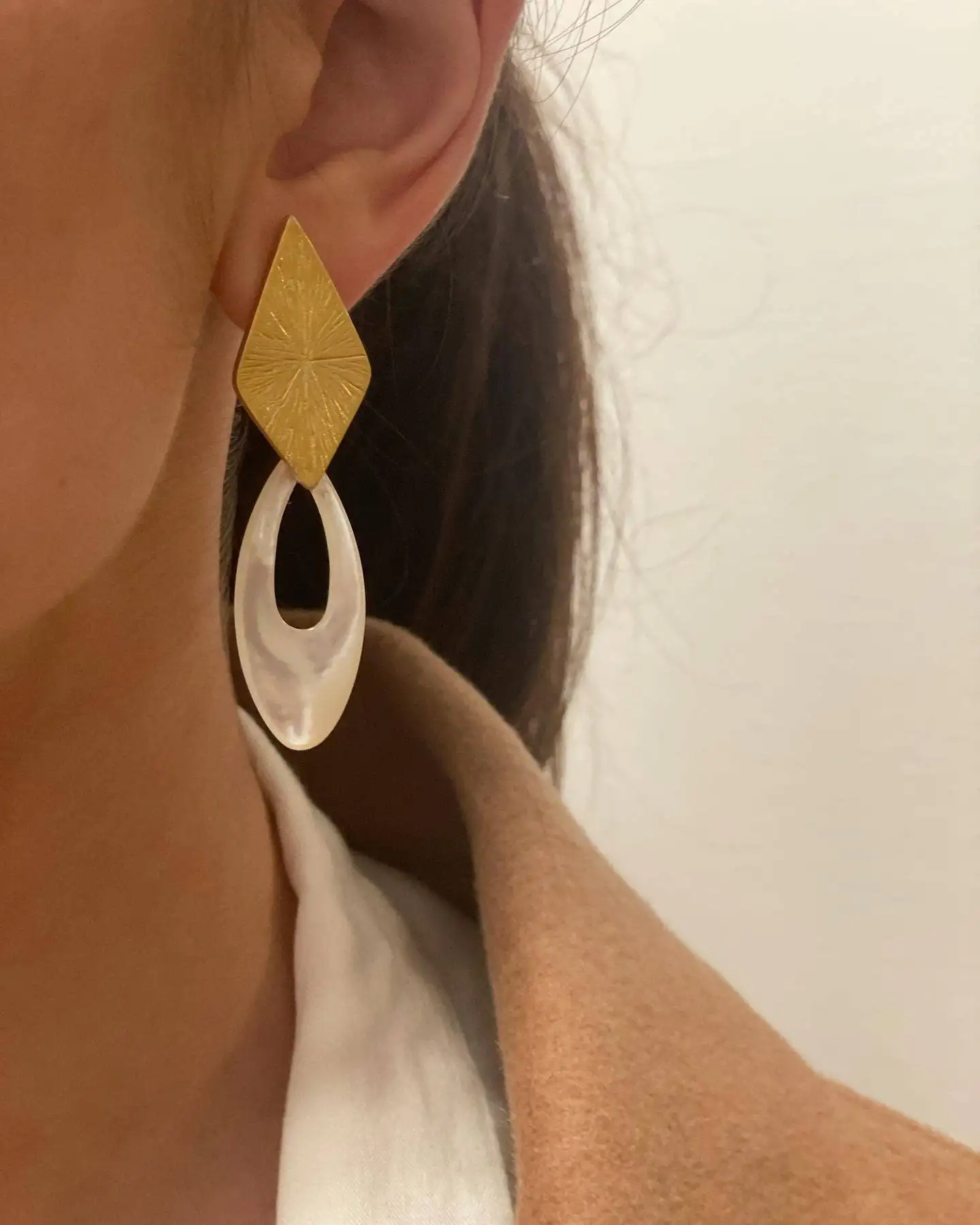 Pendientes de oro y nácar