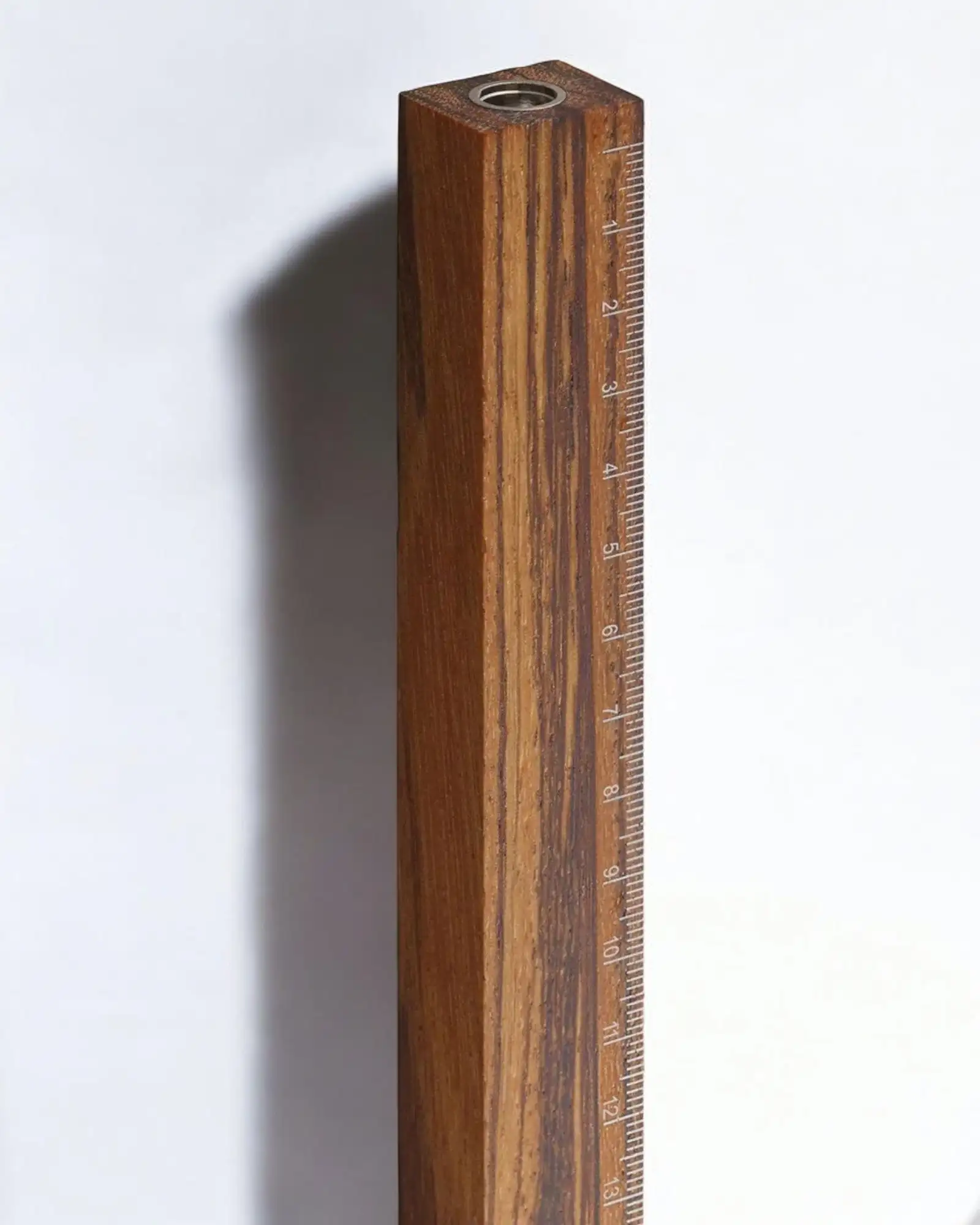 Regla de madera maciza con sacapuntas incorporado - Imagen 2