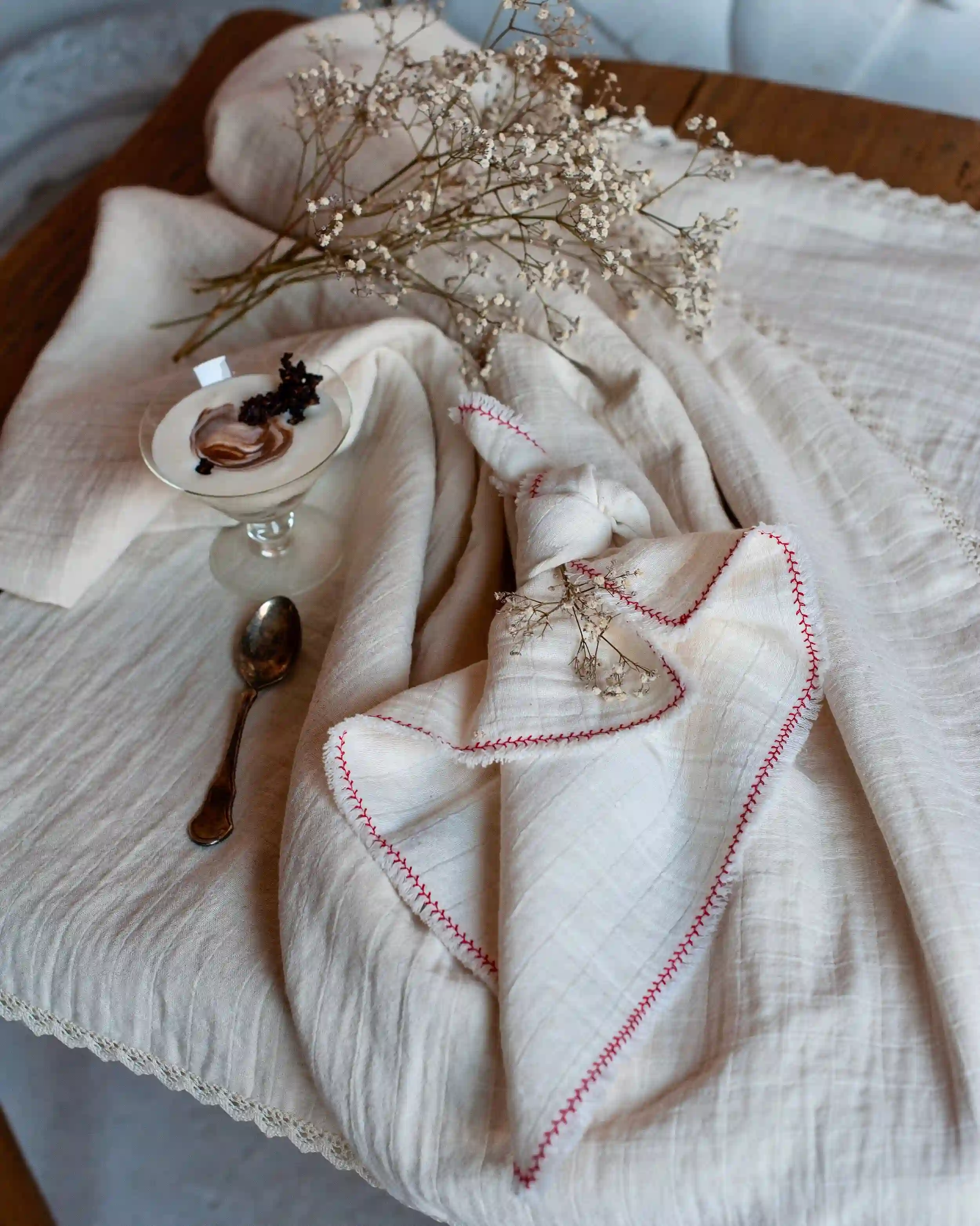 Fabric napkins with red stitching (Set of 2)