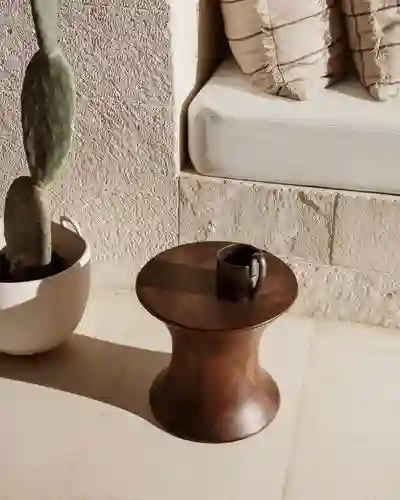 Taburete y mesita de noche