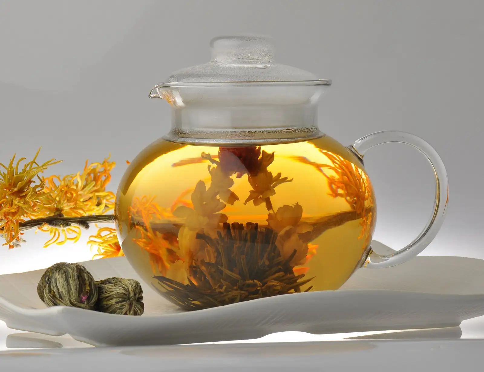 Té floreciente. Caja de seis esferas con flores de té - Imagen 6