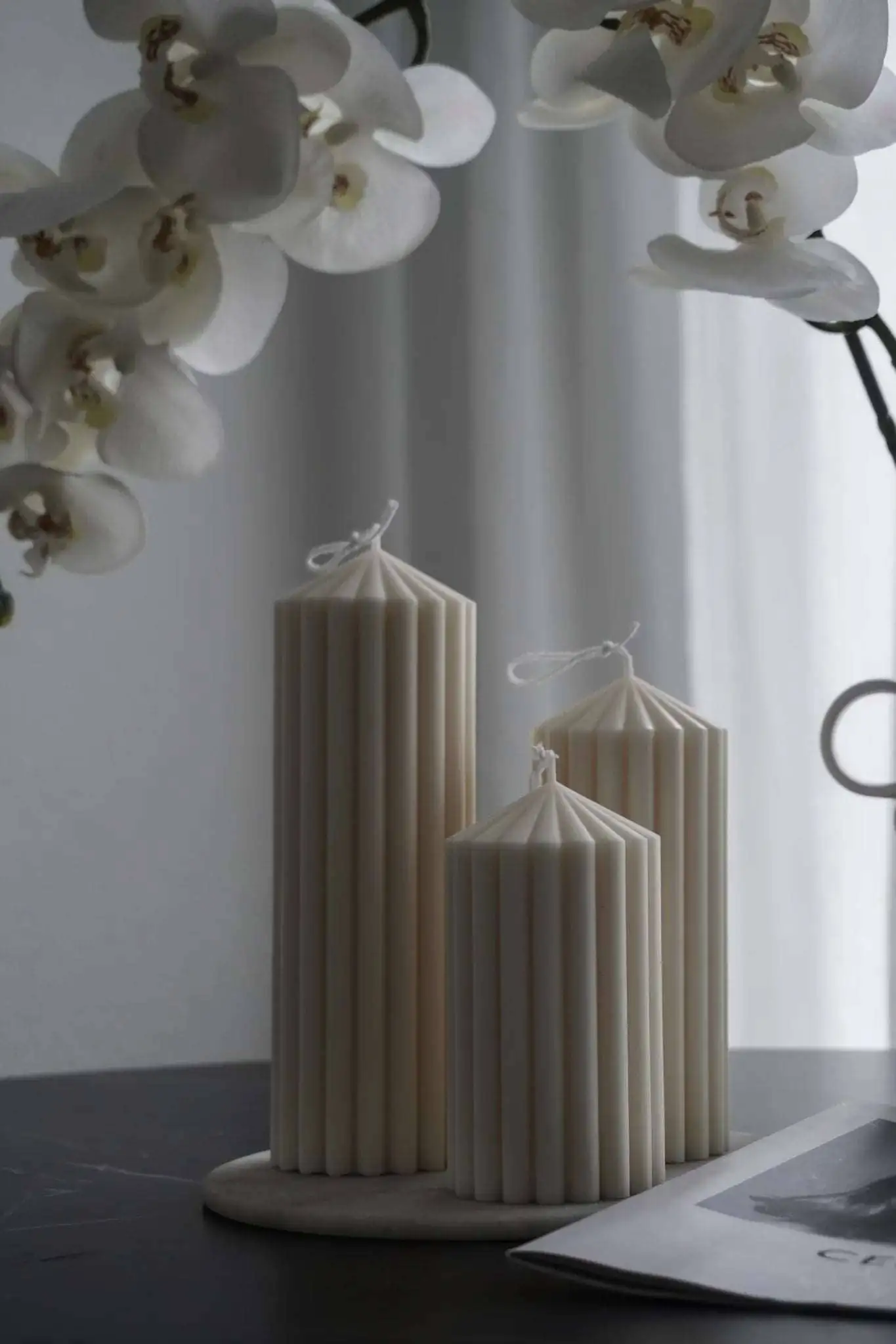 Vela grande decorativa  con aroma cítrico - Imagen 3