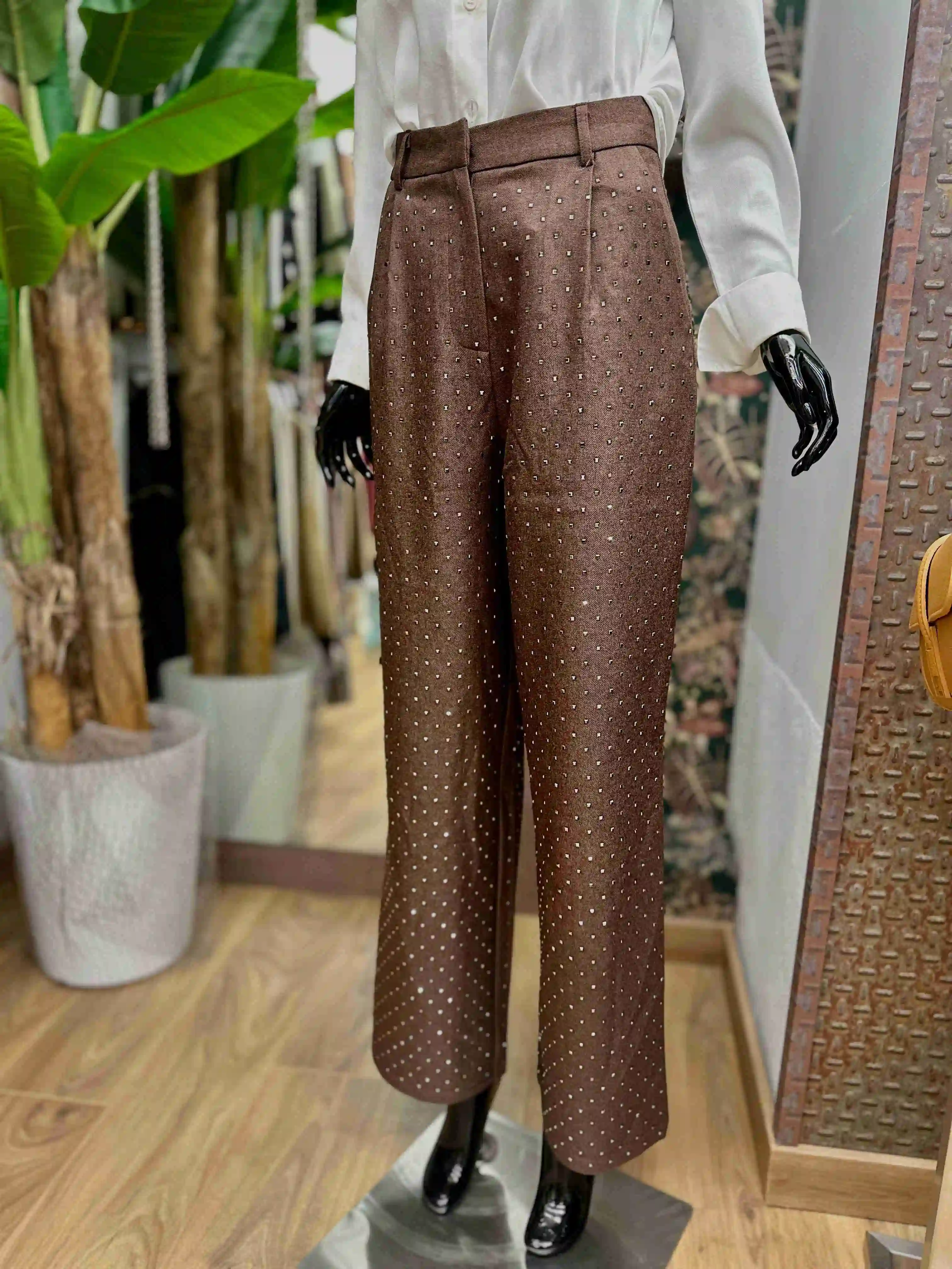 Pantalón de pinza recto con strass