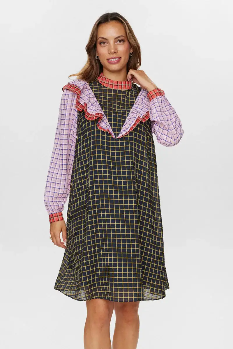 Short pink picture dress