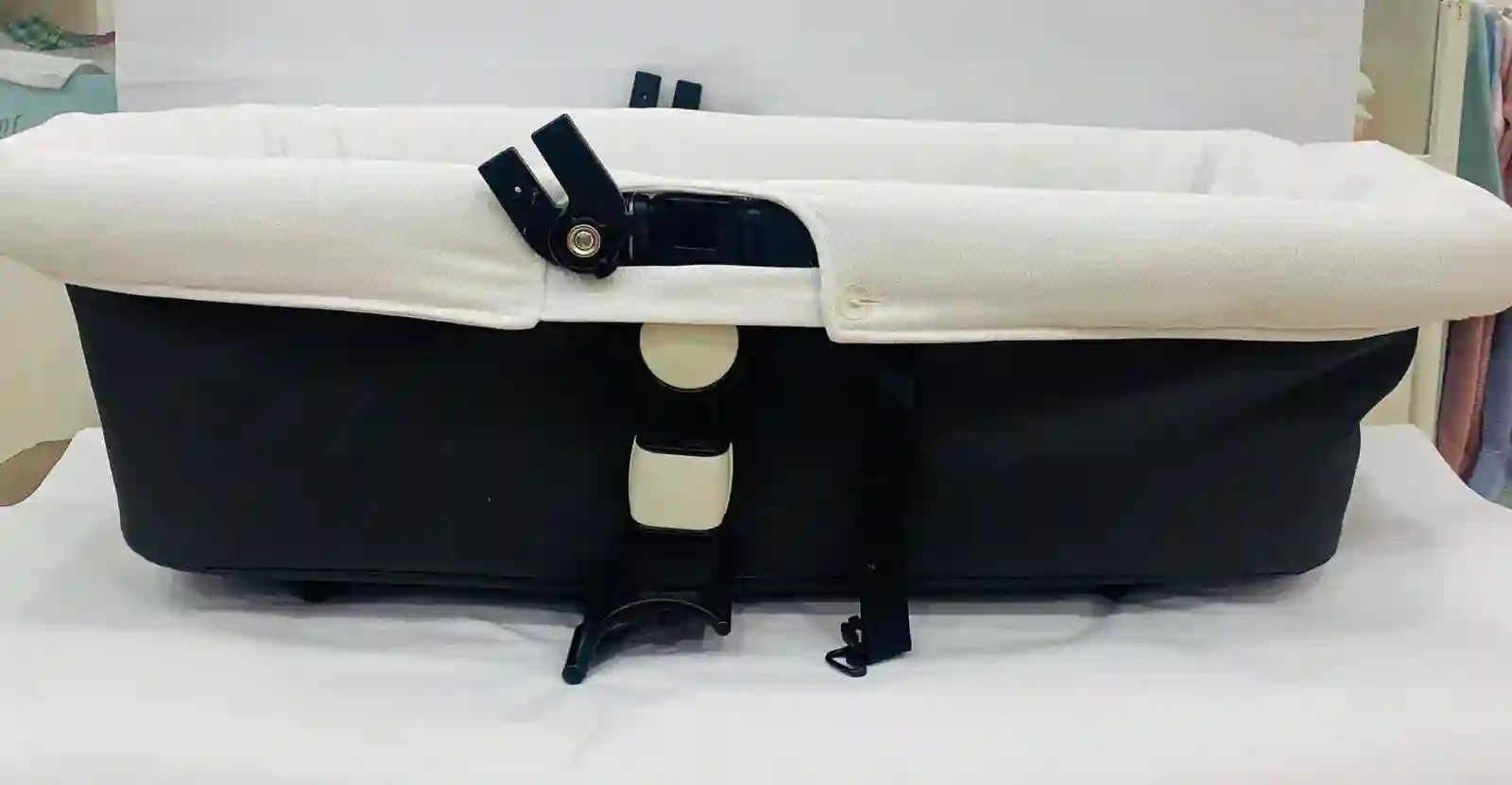 Funda de capazo bugaboo camaleon 2 y 3 en pique de abeja blanco.