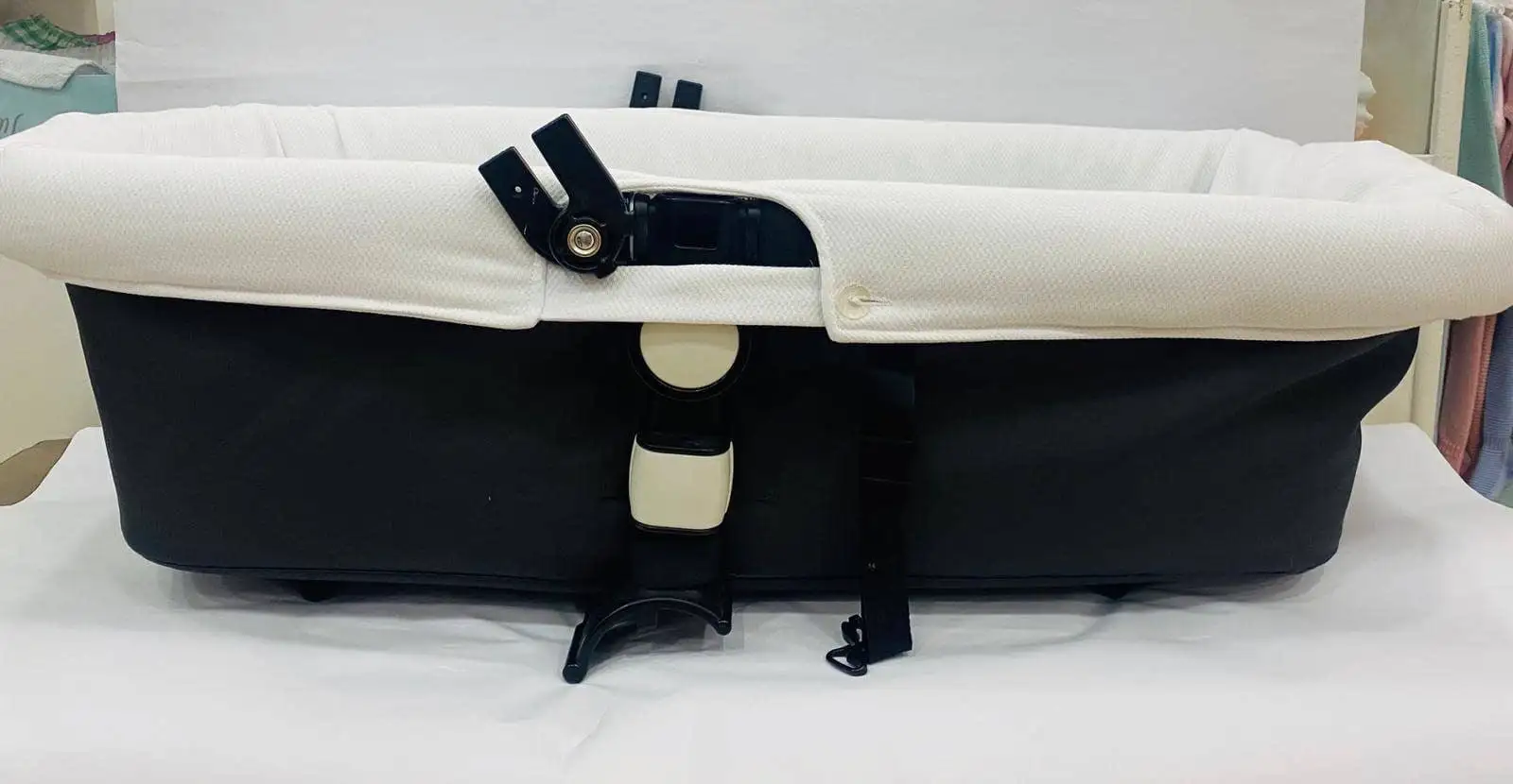 Funda de capazo bugaboo camaleon 2 y 3 en pique de abeja blanco.