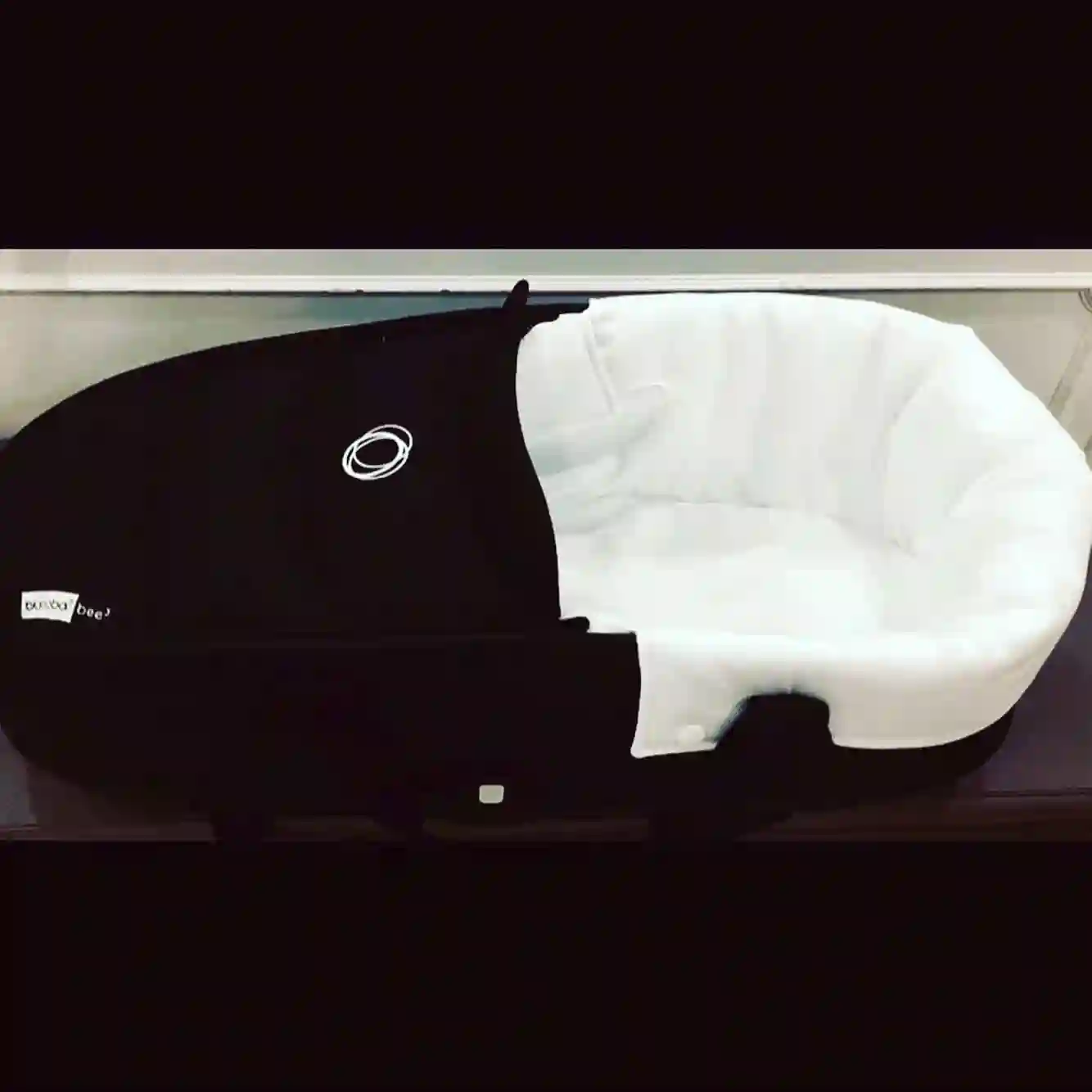 Funda capazo Bugaboo Bee 3 - 5 y 6 en pique abeja blanco Permite poner la tapa original. En modelo 6 tapa la ventilación