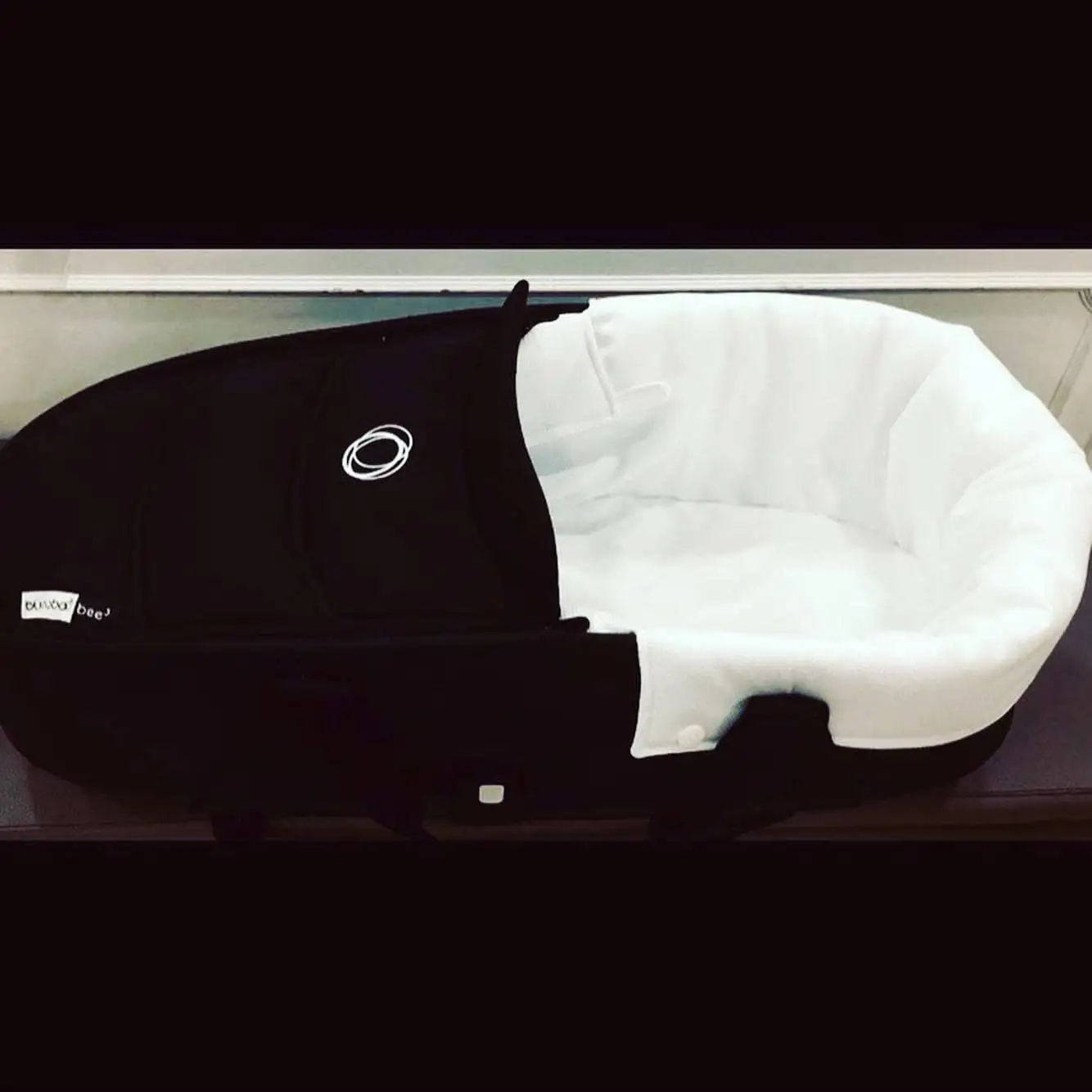 Funda capazo Bugaboo Bee 3 - 5 y 6 en pique abeja blanco Permite poner la tapa original. En modelo 6 tapa la ventilación