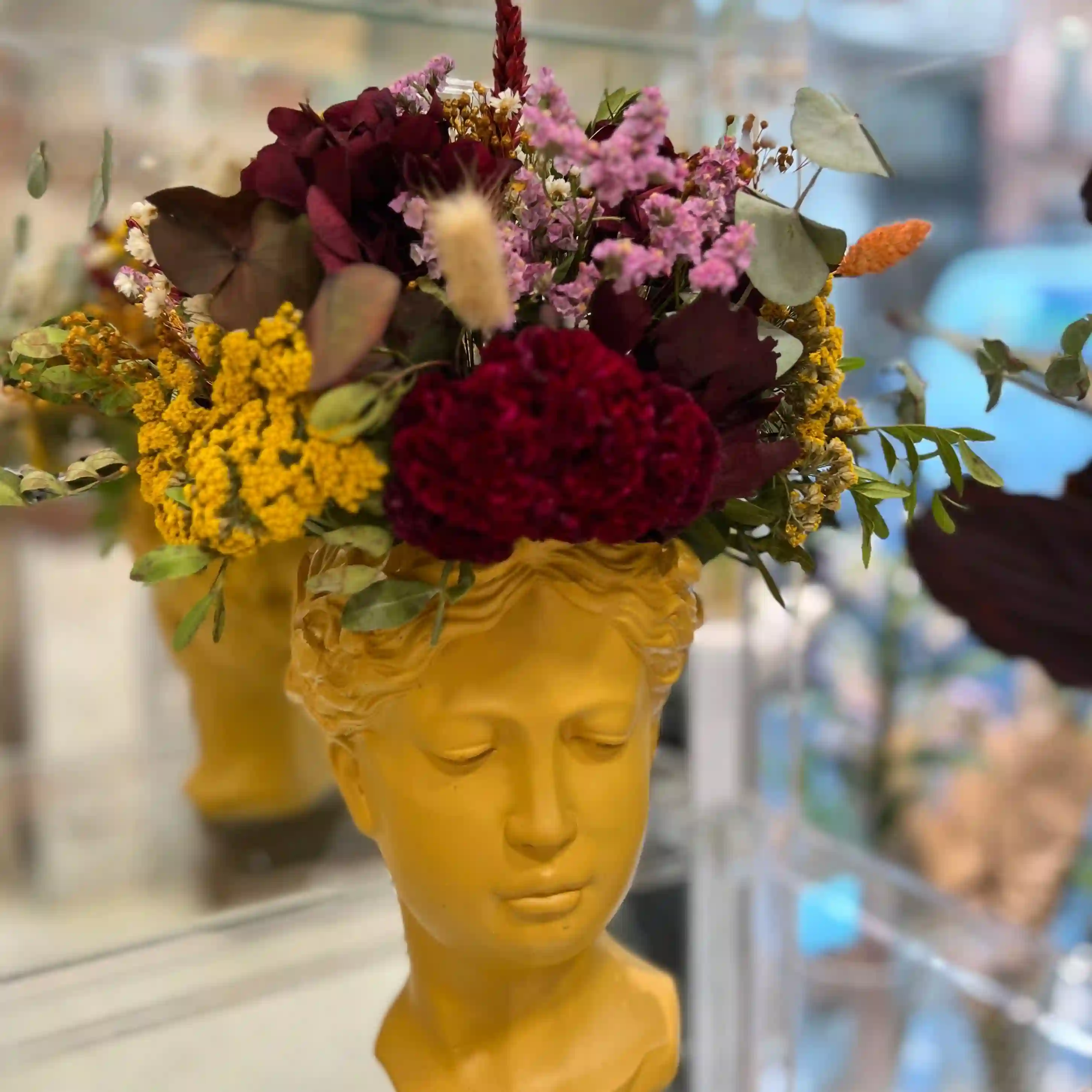 Venetian head ceramics with preserved flowers