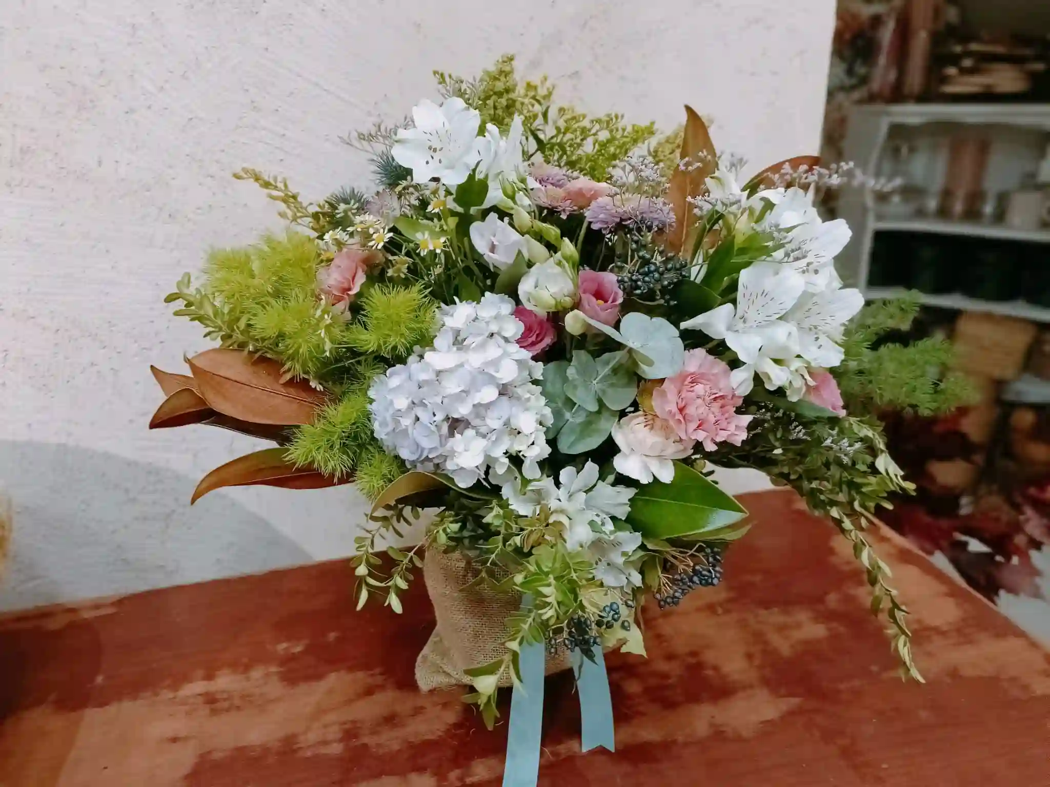 Saco de Hortensias y Astromelias