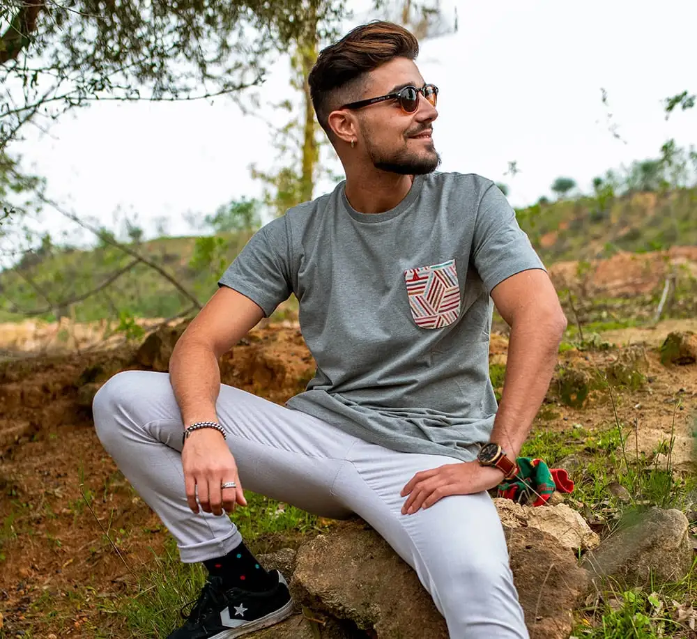 Camiseta Szolt and frog gururupa gris - Image 3