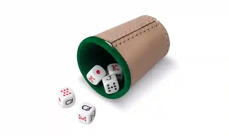Cubilete cuero + dADOS póker