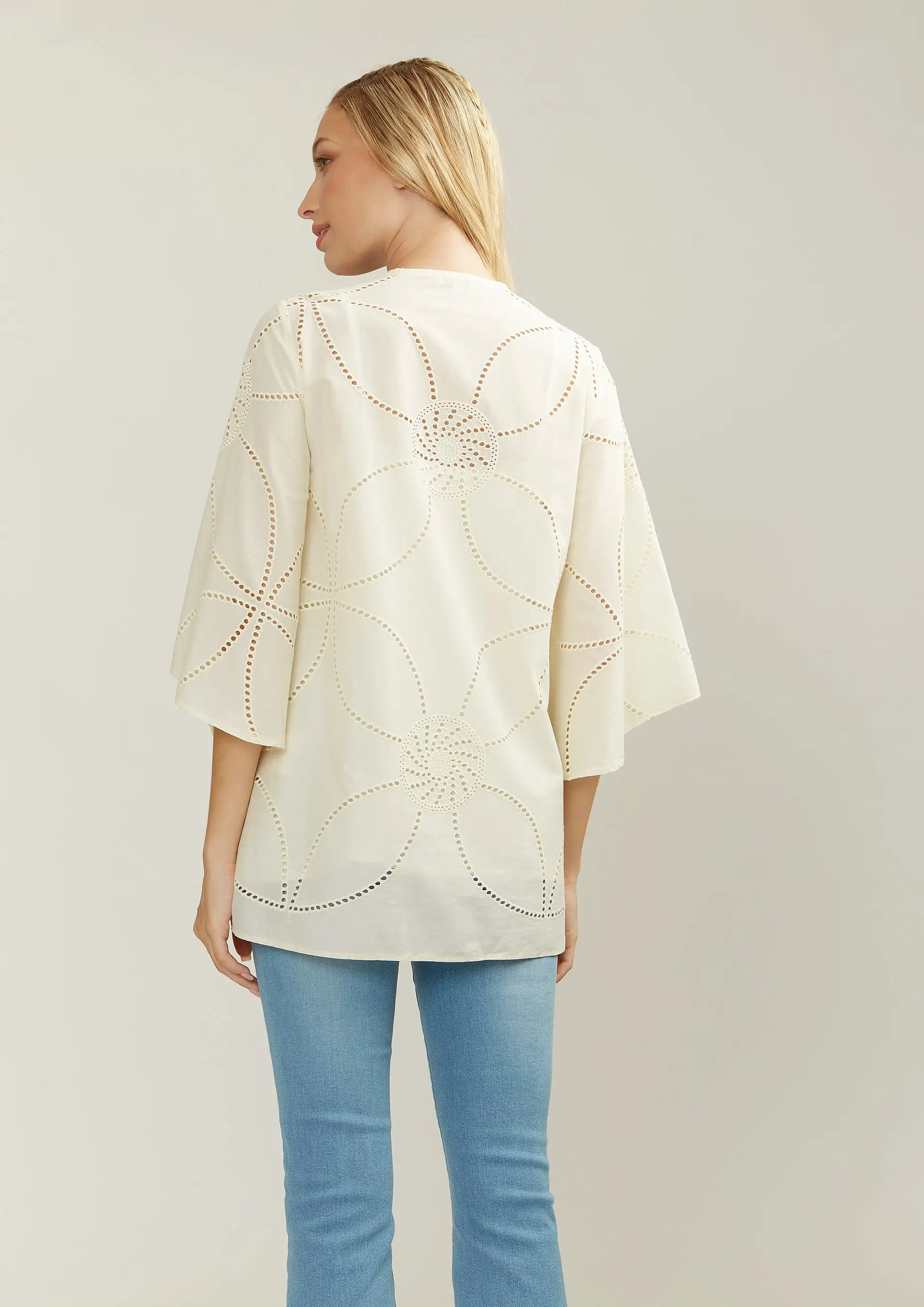 Blusa ALBA CONDE crudo bordado troquelado - Imagen 2