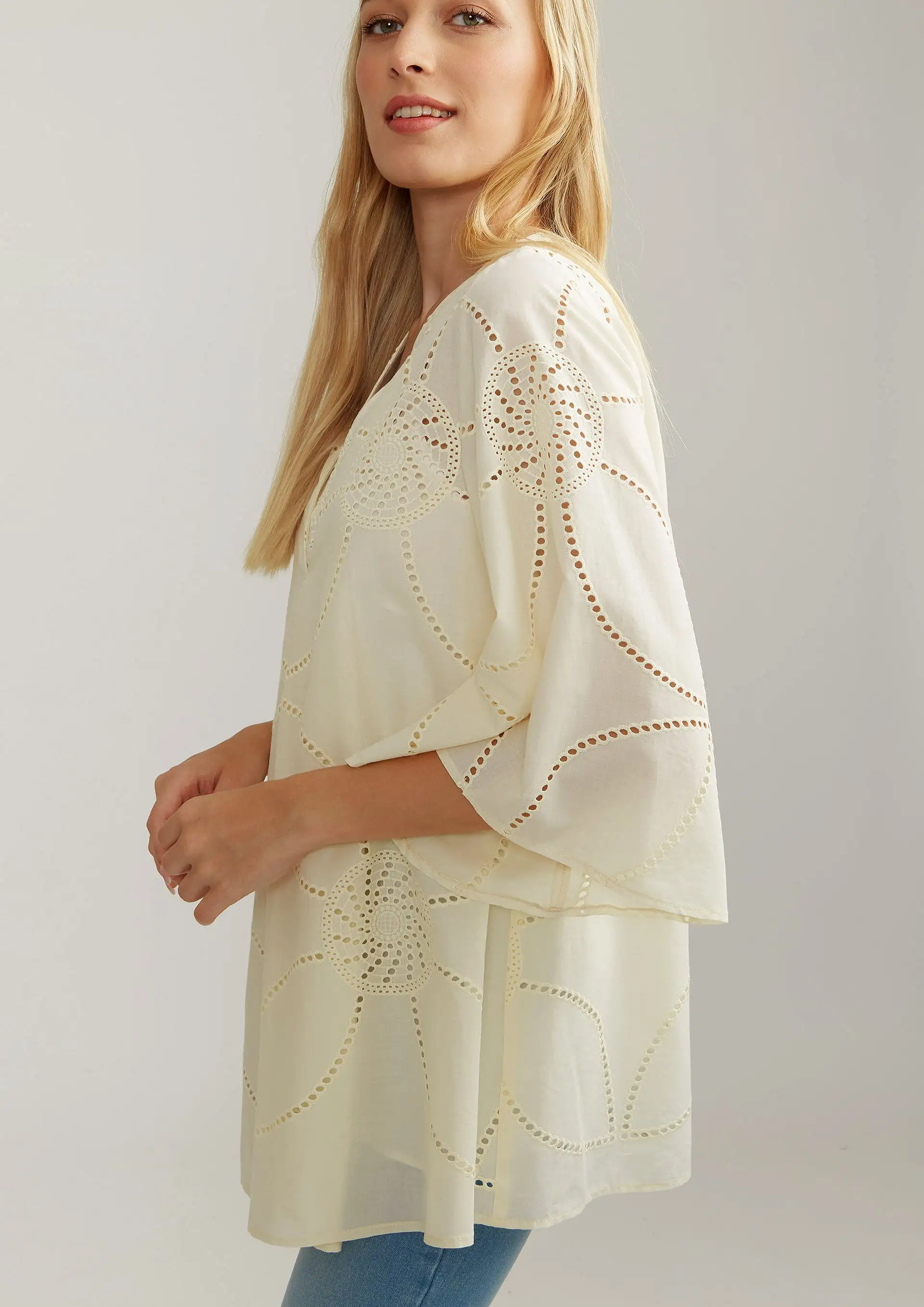 Blusa ALBA CONDE crudo bordado troquelado - Imagen 5
