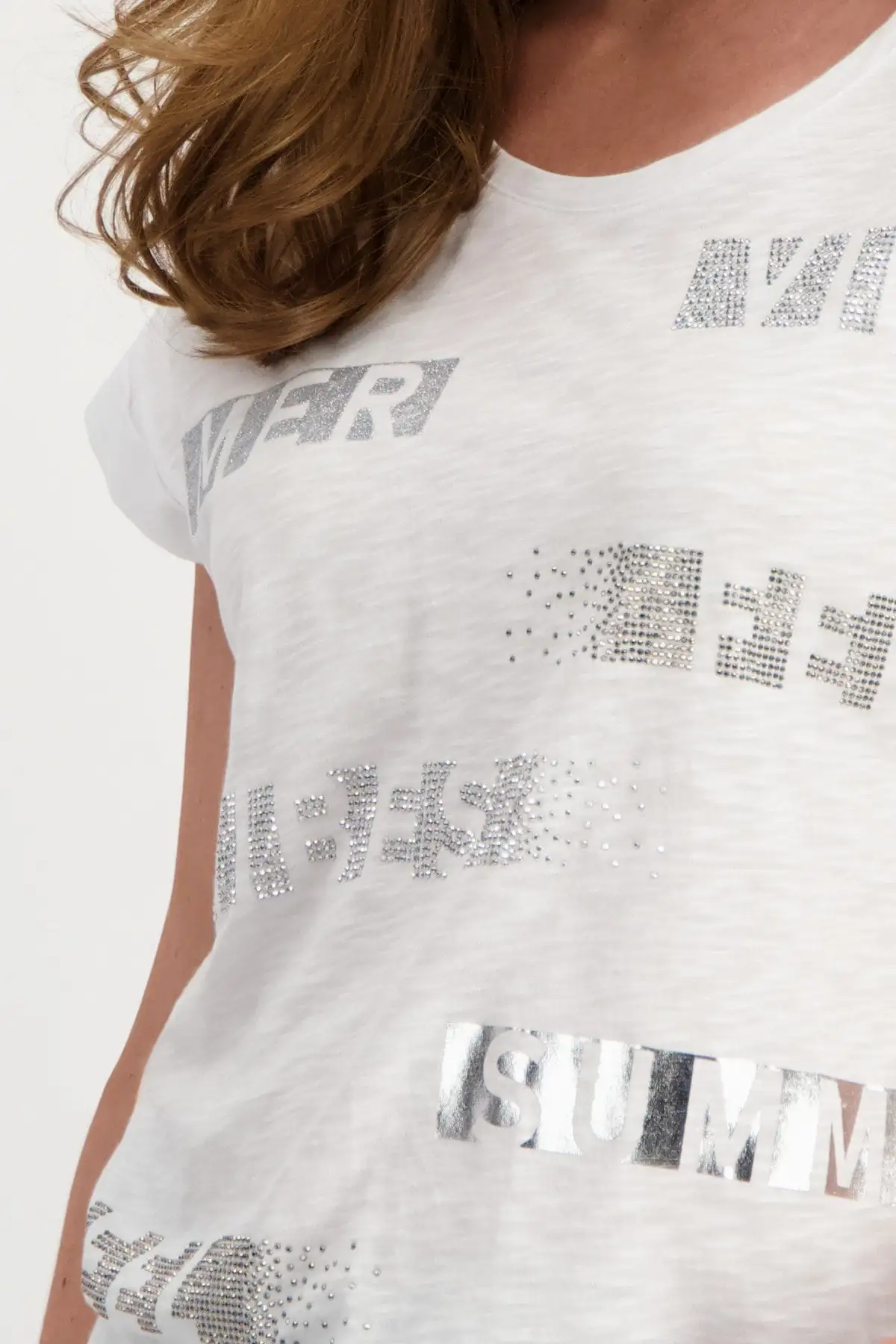 Camiseta monari con escolta decorativa - Imagen 3