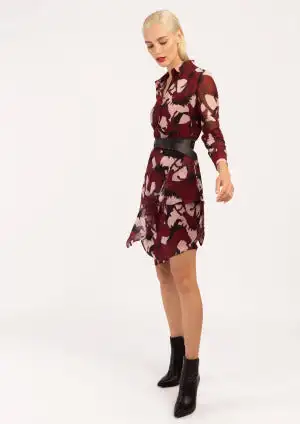 Vestido ALBA CONDE corto estampado granate - Imagen 2