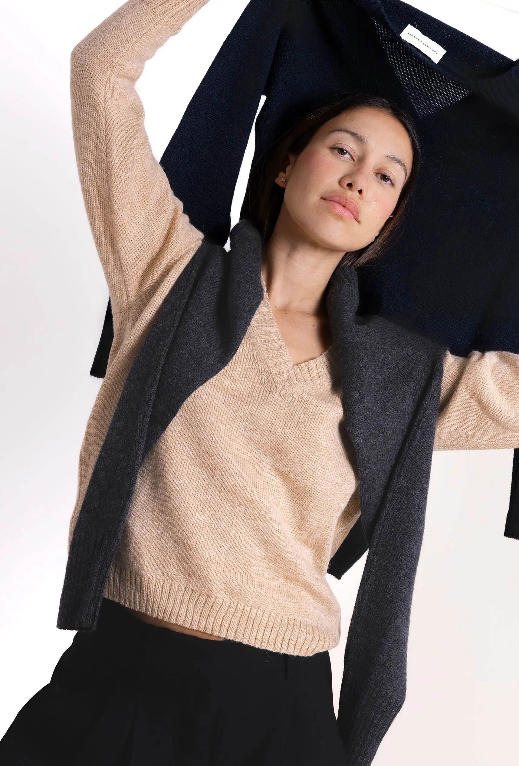 Jersey con cuello de pico: Gris - Imagen 5
