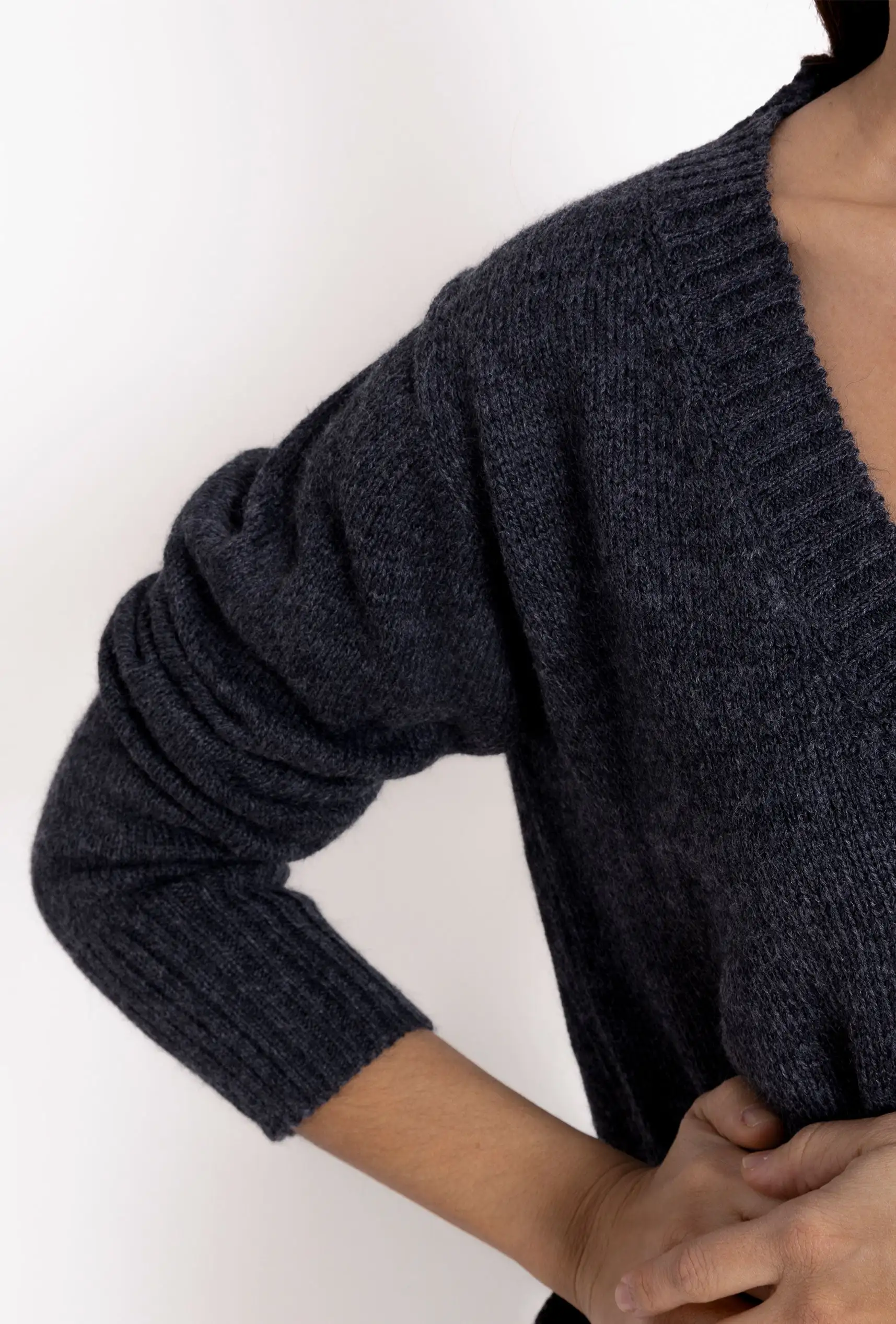 Jersey con cuello de pico: Gris - Imagen 6