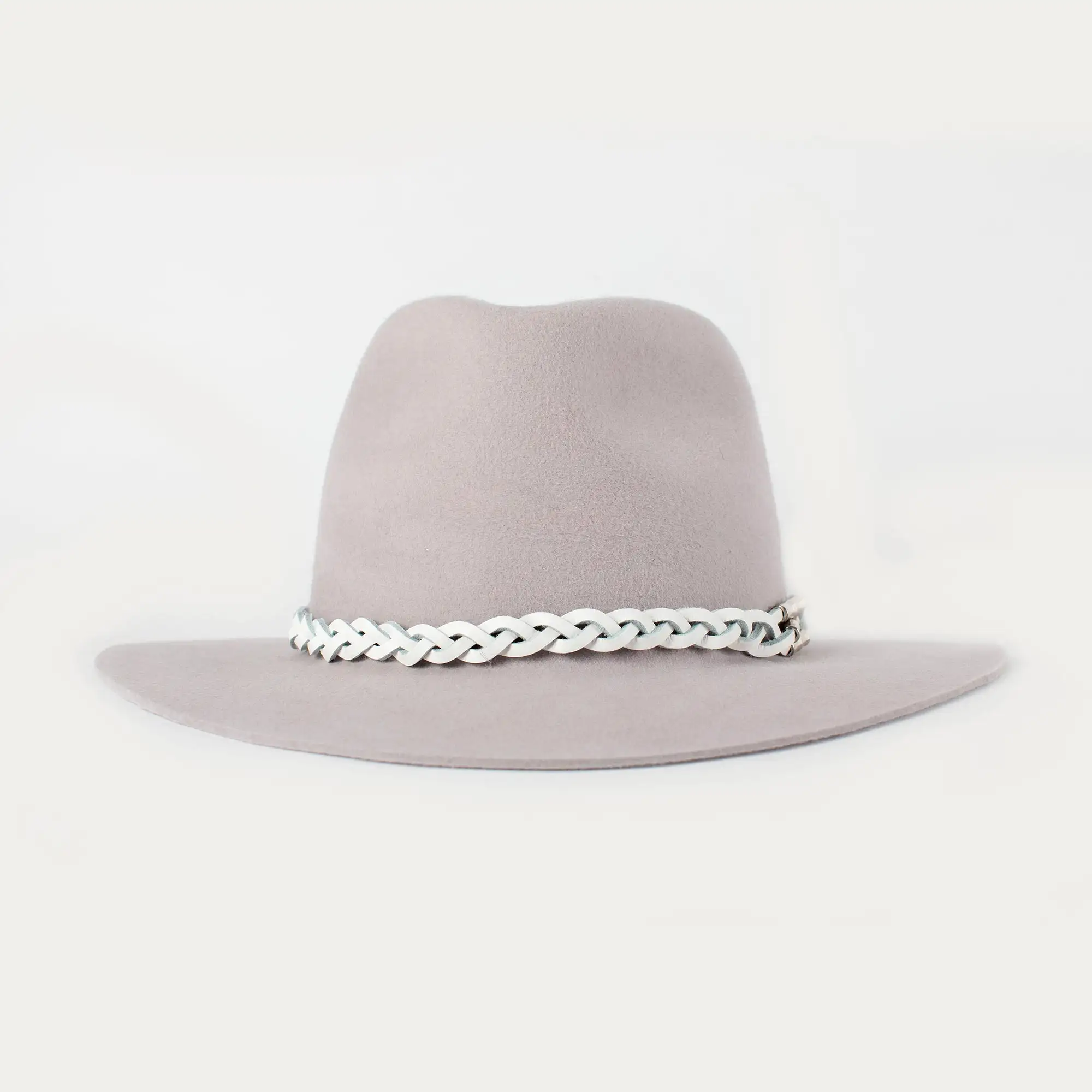 Fedora ala bajada gris platino