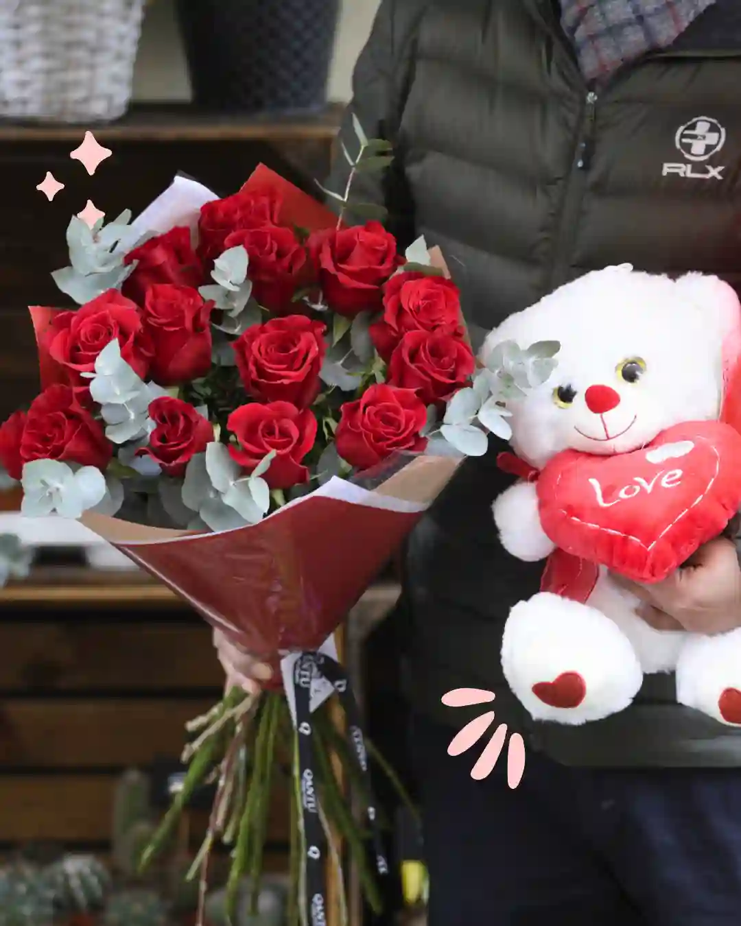 Bouquet de 13 Rosas Rojas Con Peluche
