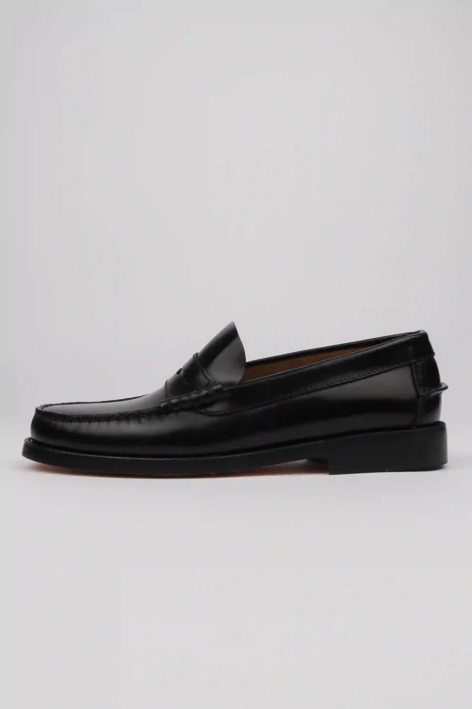 Zapatos Castellanos Negro Antifaz Edward's Con Suela de Cuero