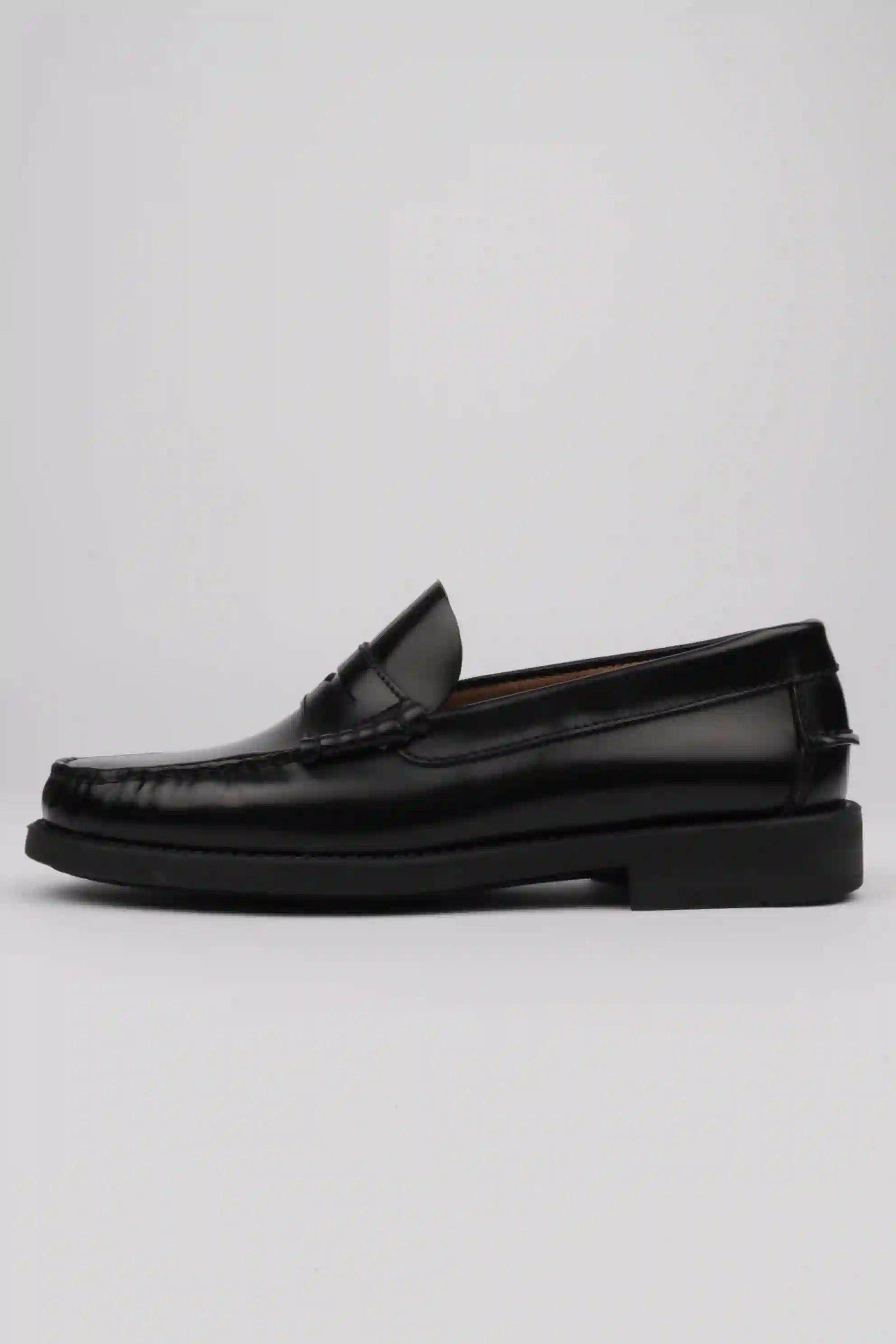 Zapatos Castellanos Negros Edward's Piso Goma