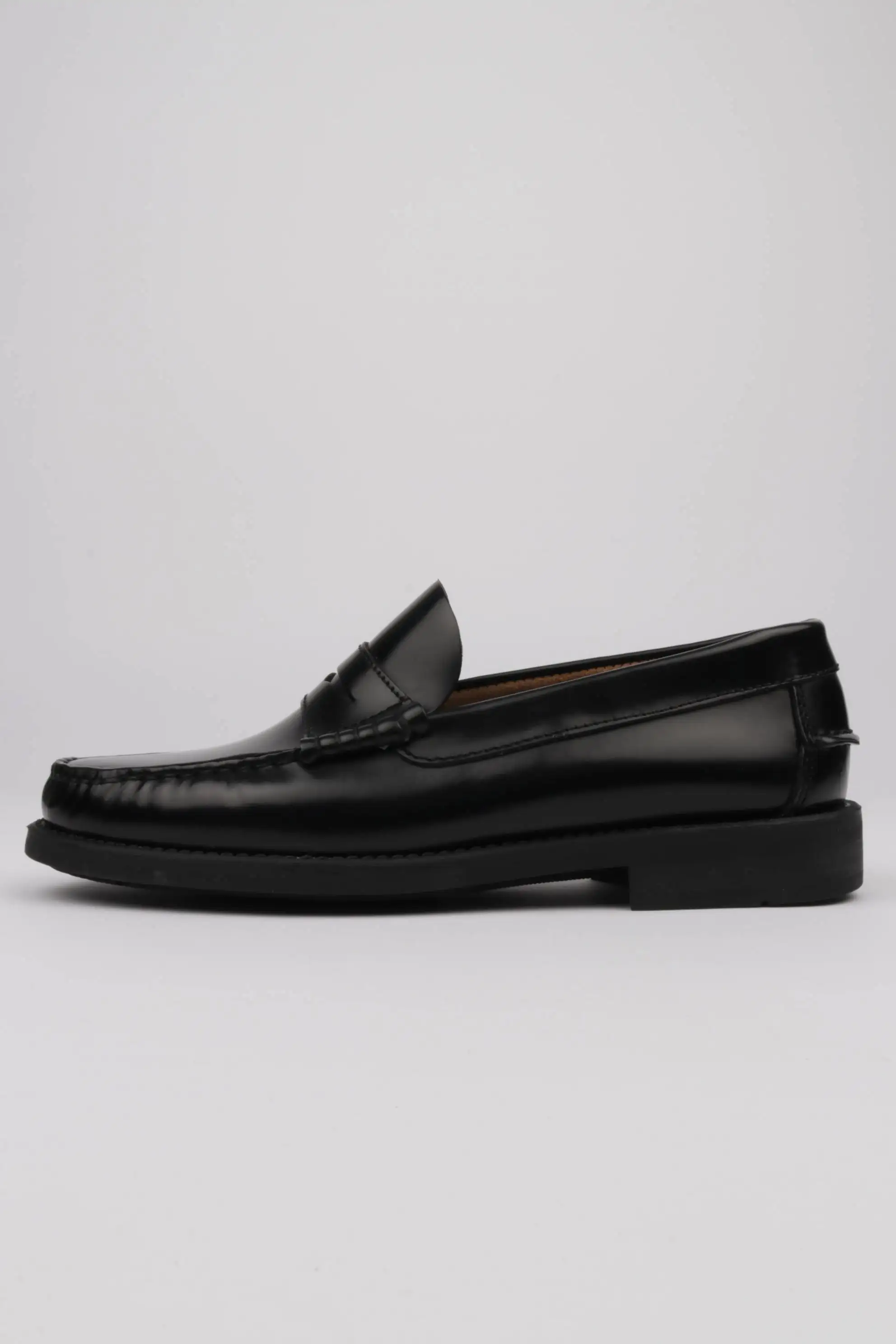 Zapatos Castellanos Negros Edward's Piso Goma