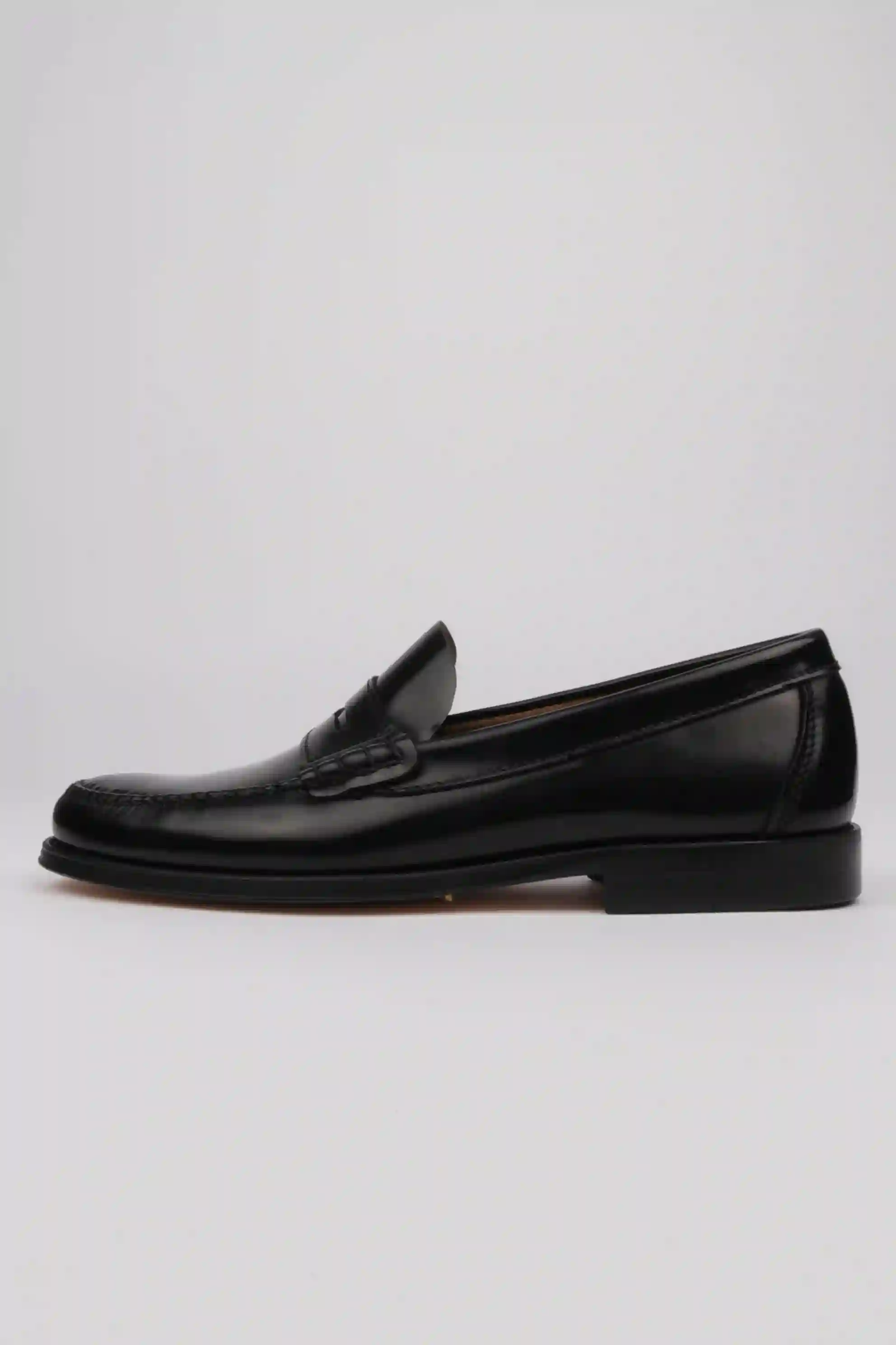 Zapatos castellanos negros Edward´s cosido entrecarne