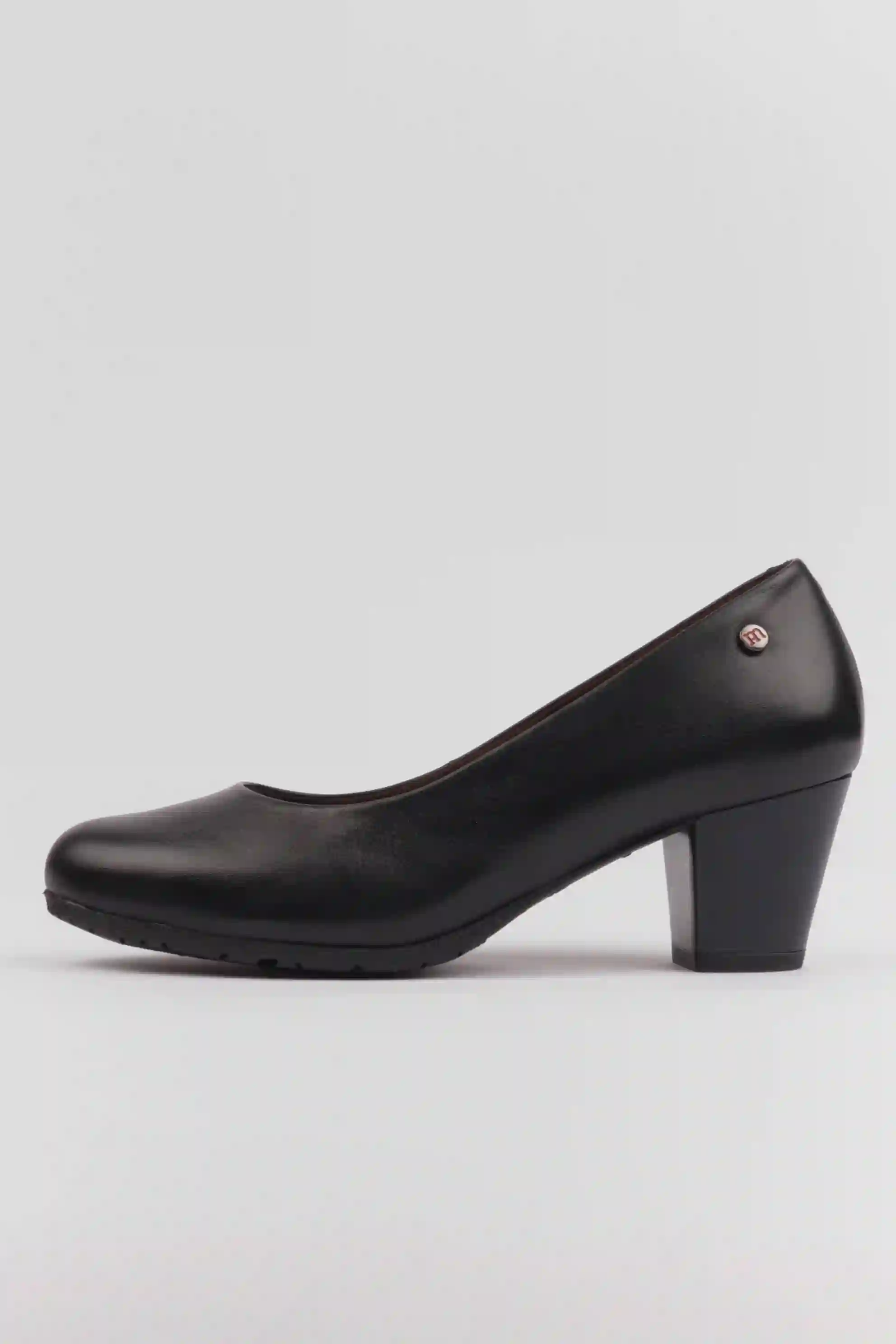 Zapatos salón color negro tacón medio