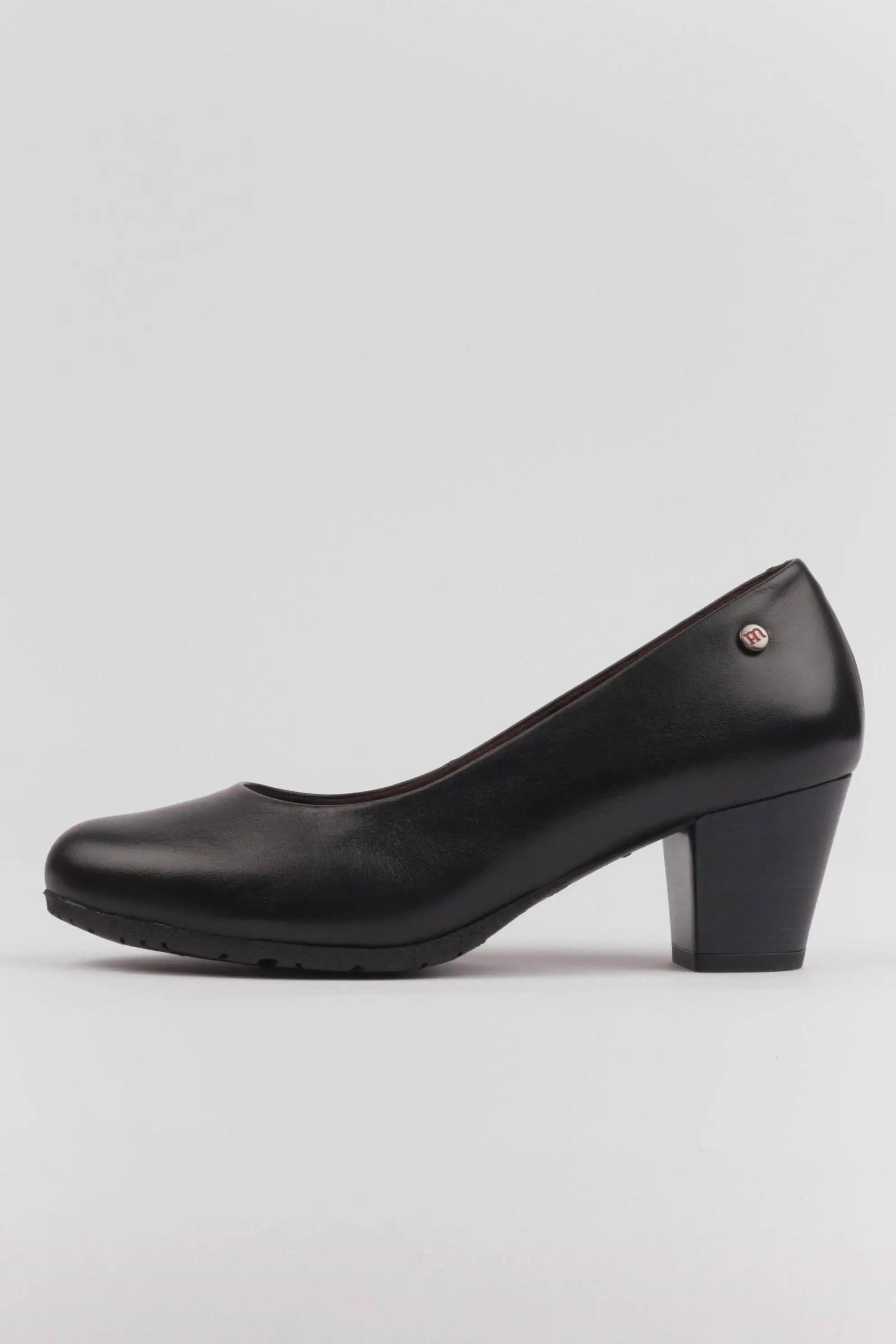 Zapatos salón color negro tacón medio