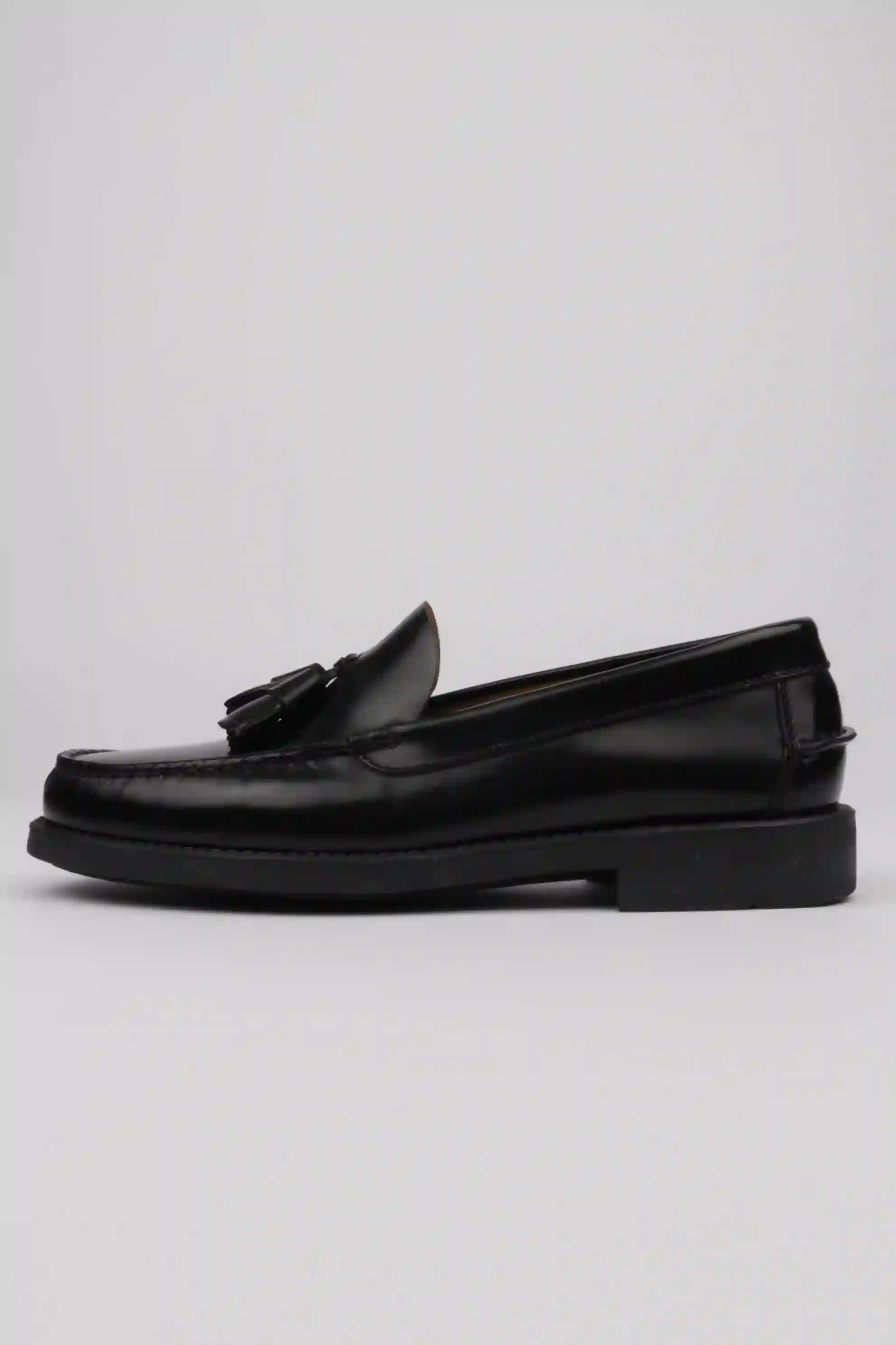 Zapatos Castellanos Borlas Negros Piso Goma Edward