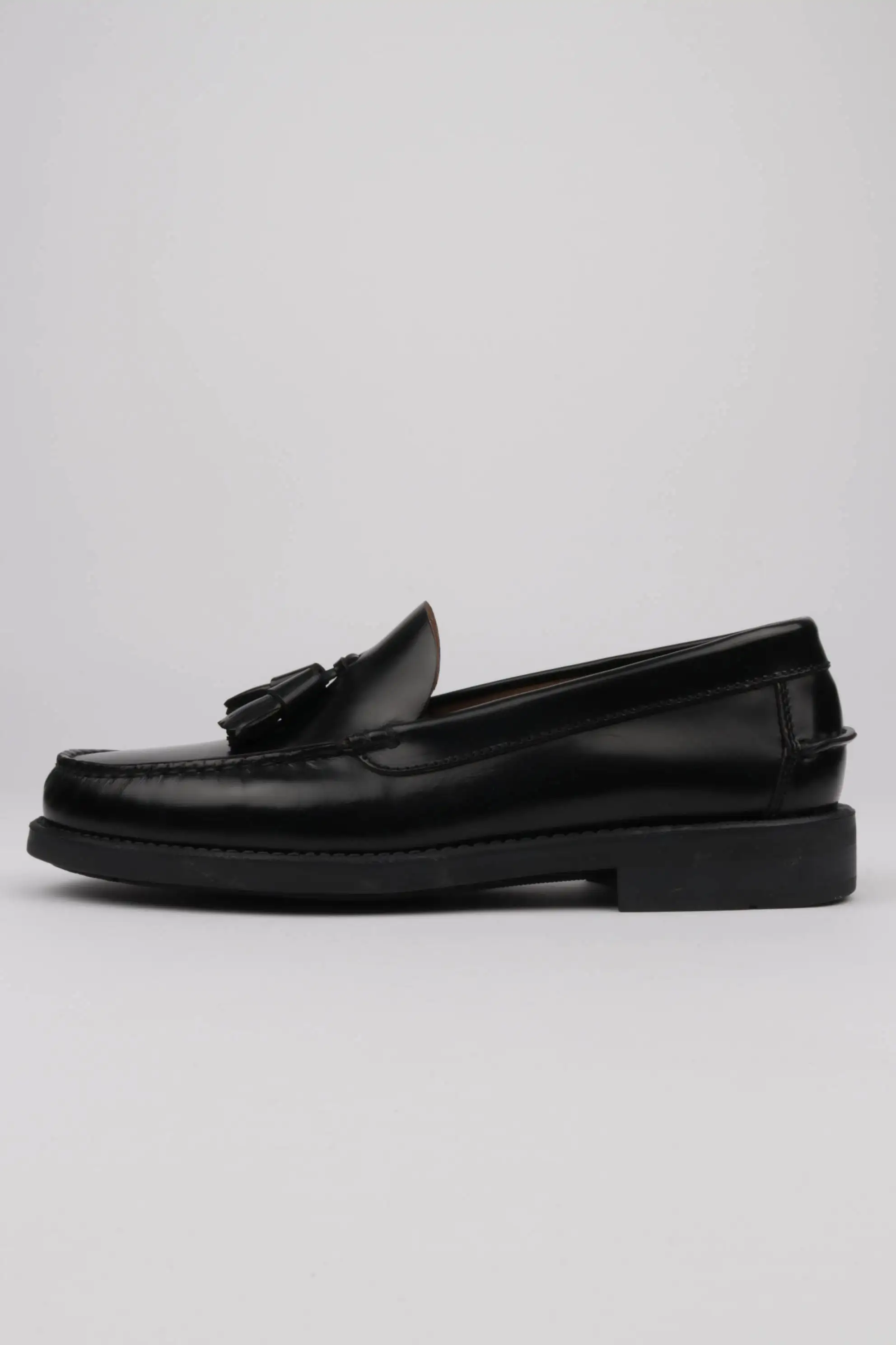 Zapatos Castellanos Borlas Negros Piso Goma Edward