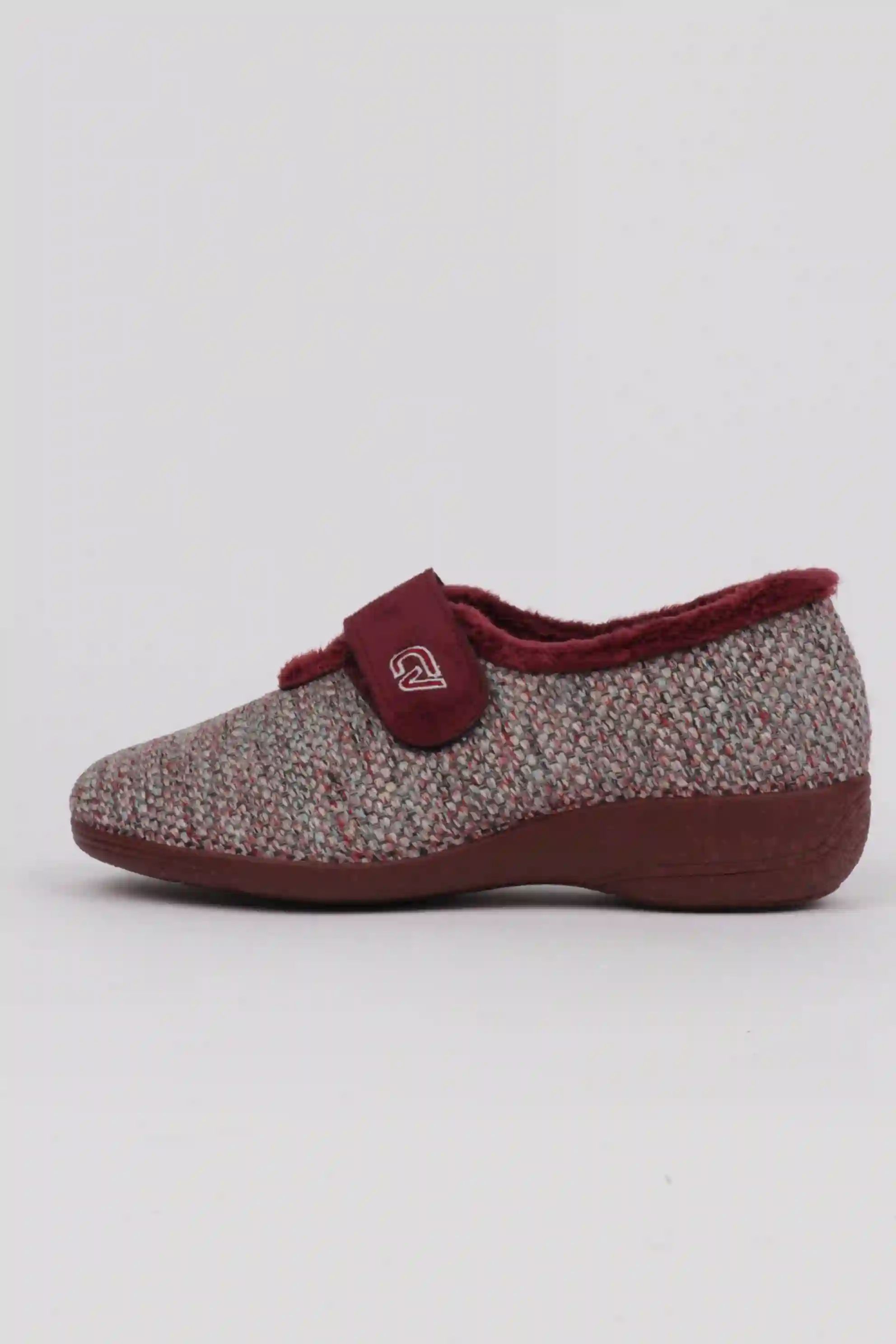 Zapatillas de estar por casa cerradas mujer texturas burdeos