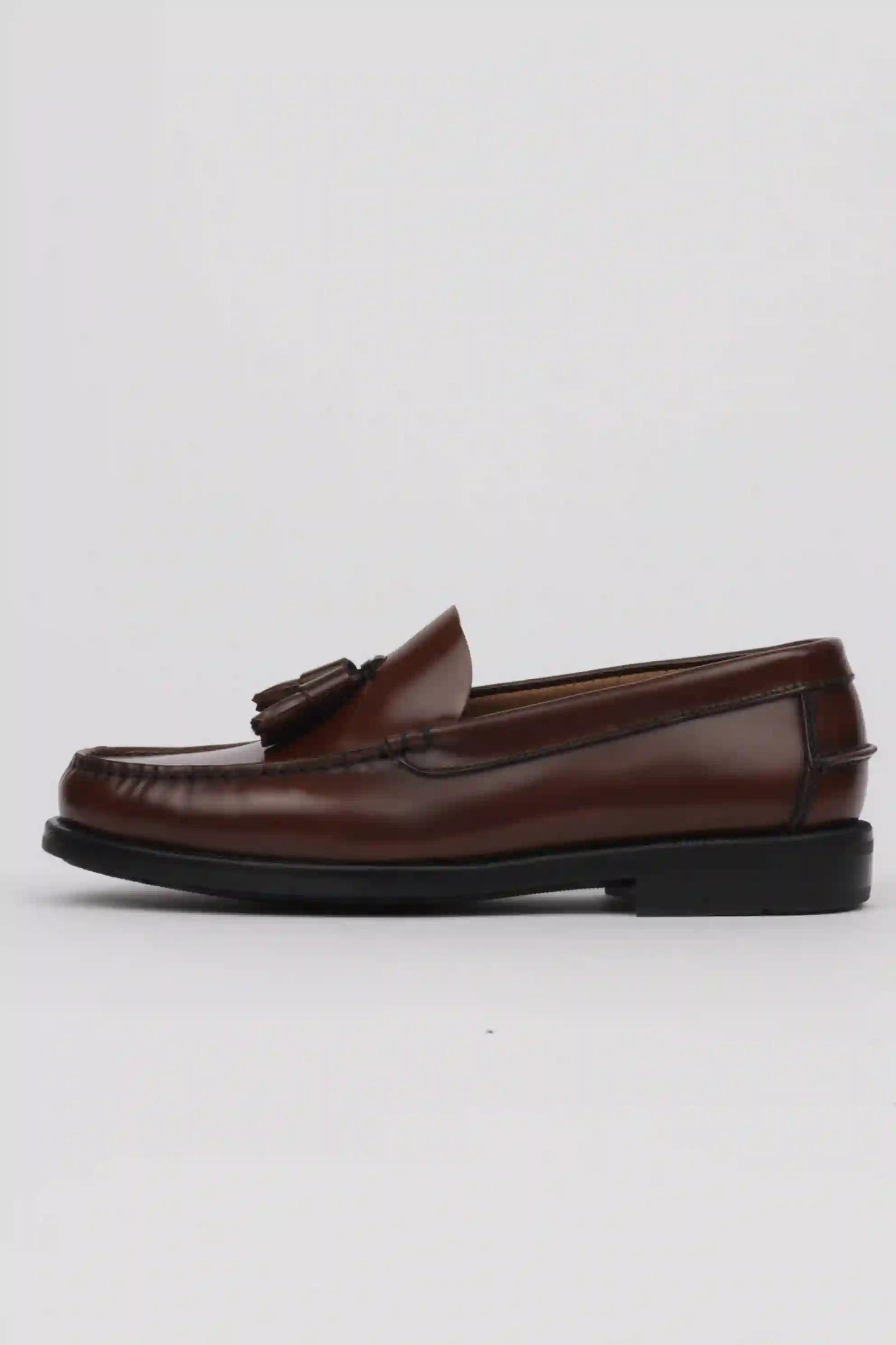Mocasines Castellanos Borlas Marrones Piso de Goma