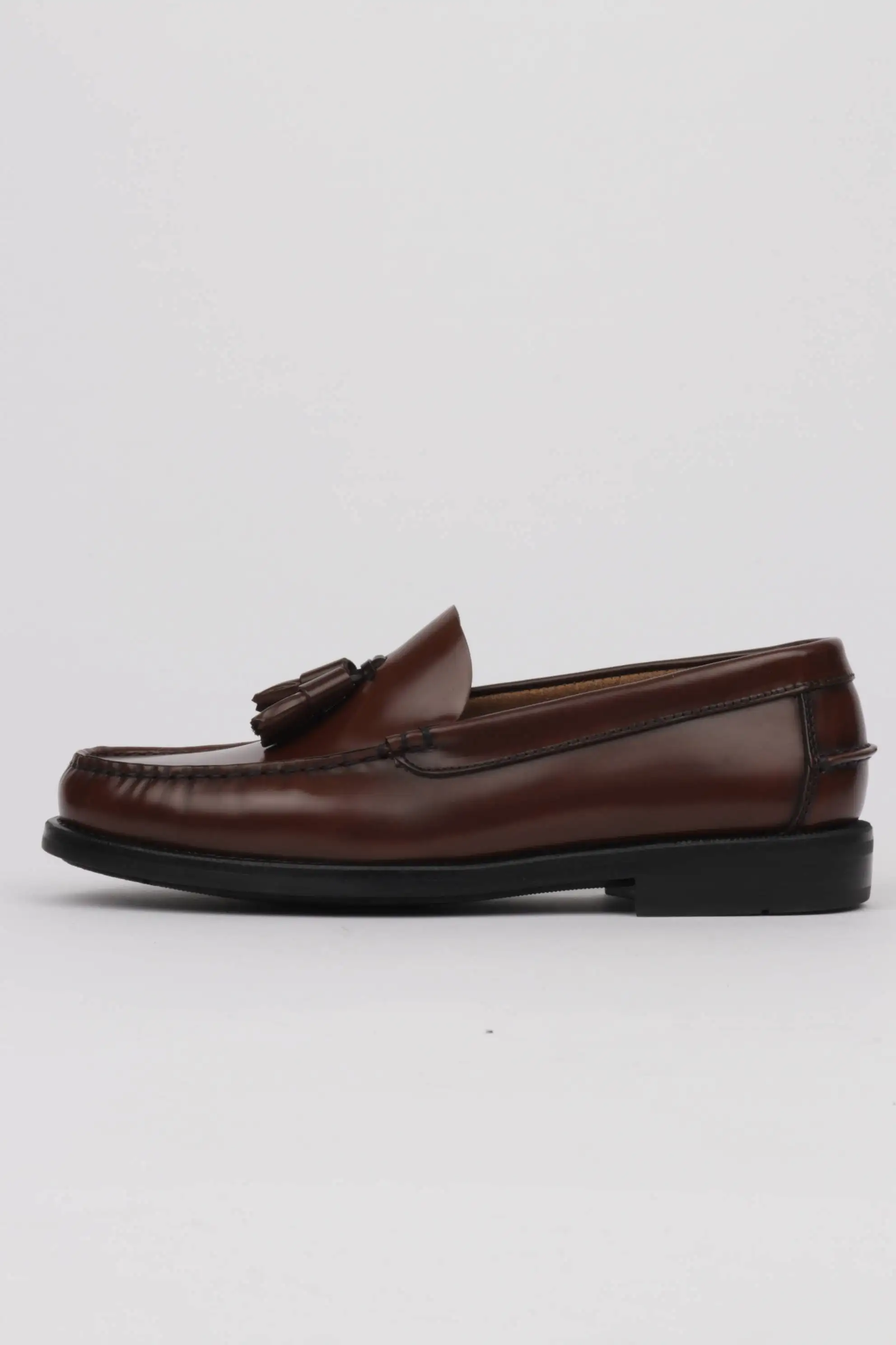 Mocasines Castellanos Borlas Marrones Piso de Goma