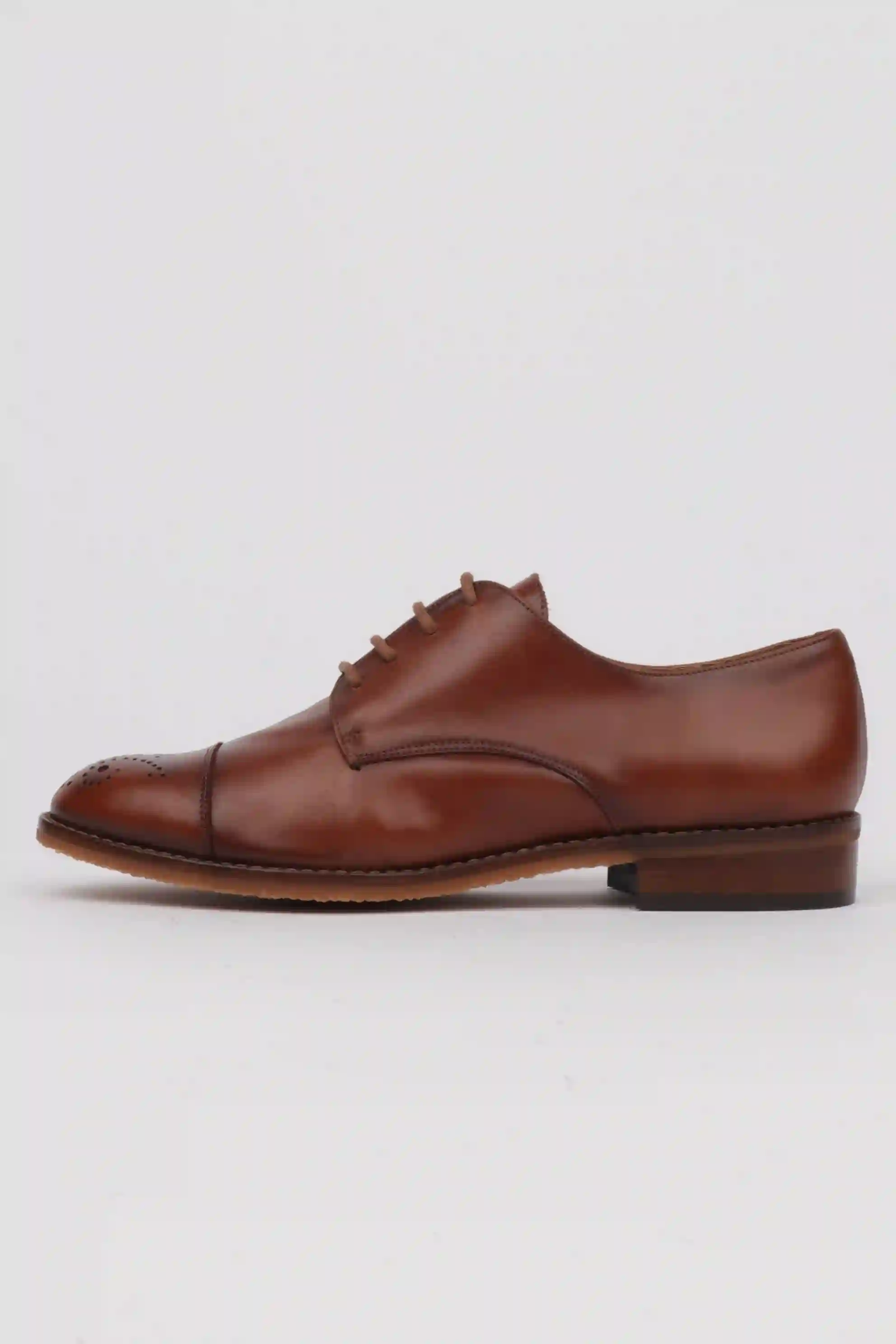 Zapatos cordones mujer marrones detalle puntera