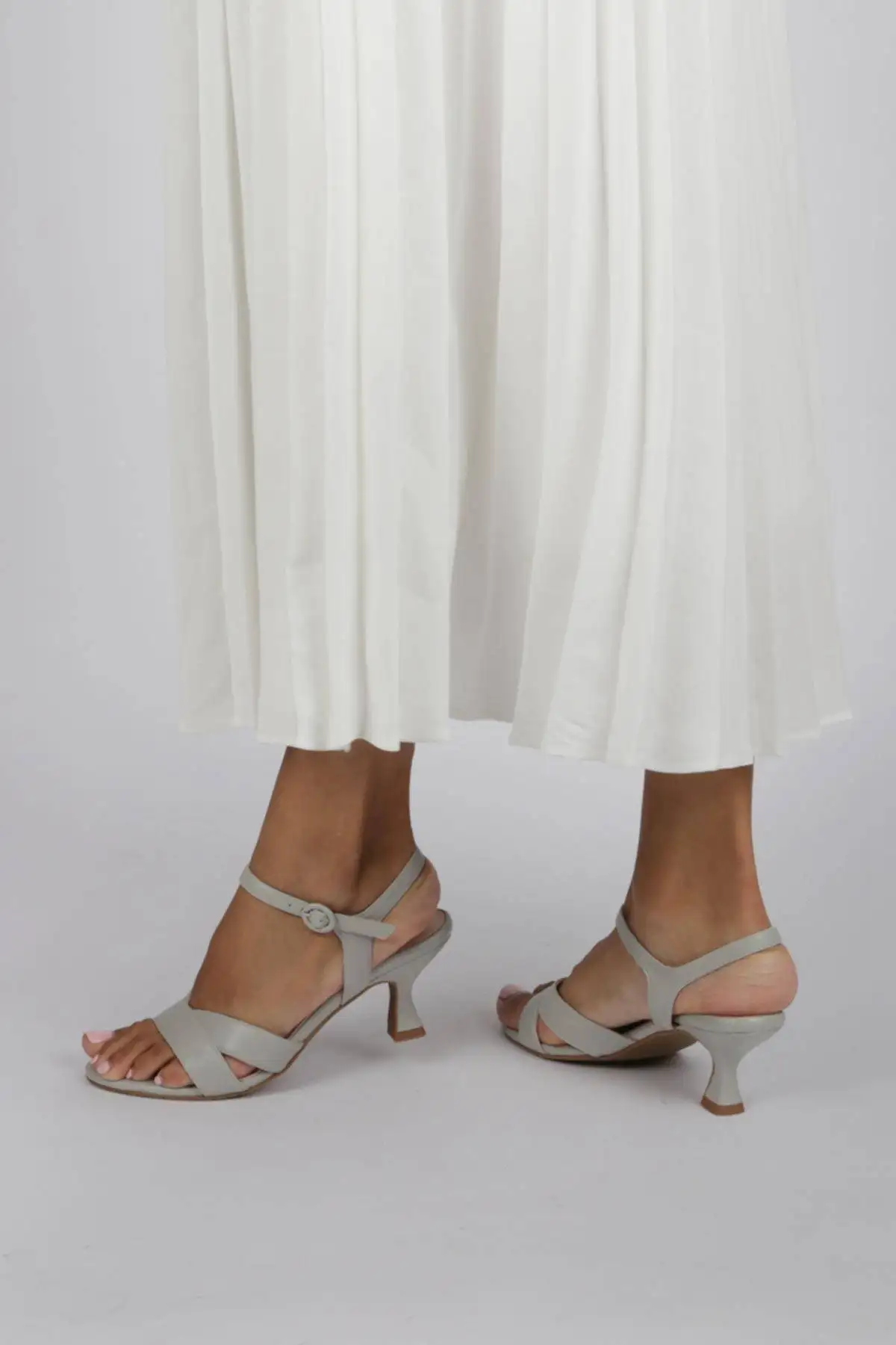 Sandalias Vestir Tacón Bajo Color Gris
