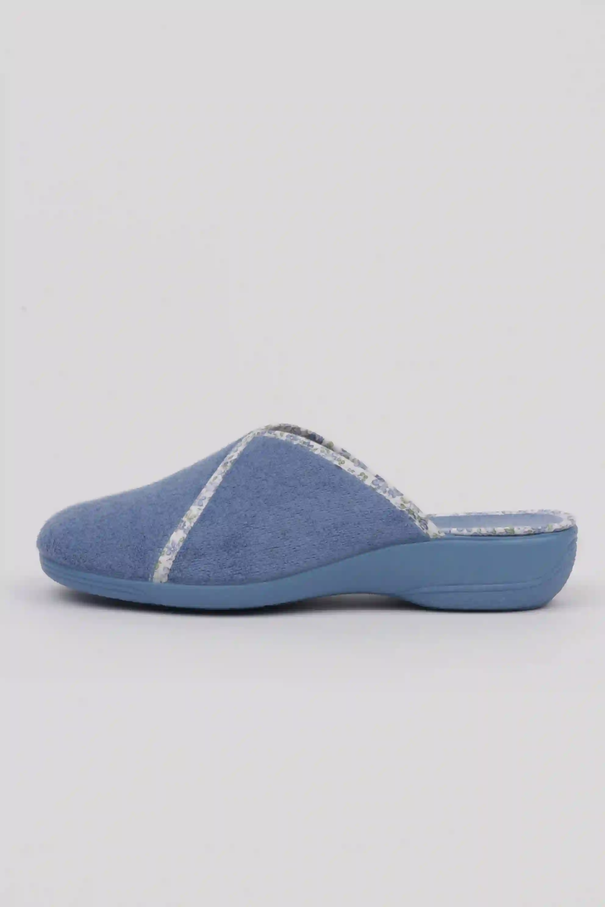 Zapatillas Celeste Con Borde Floral