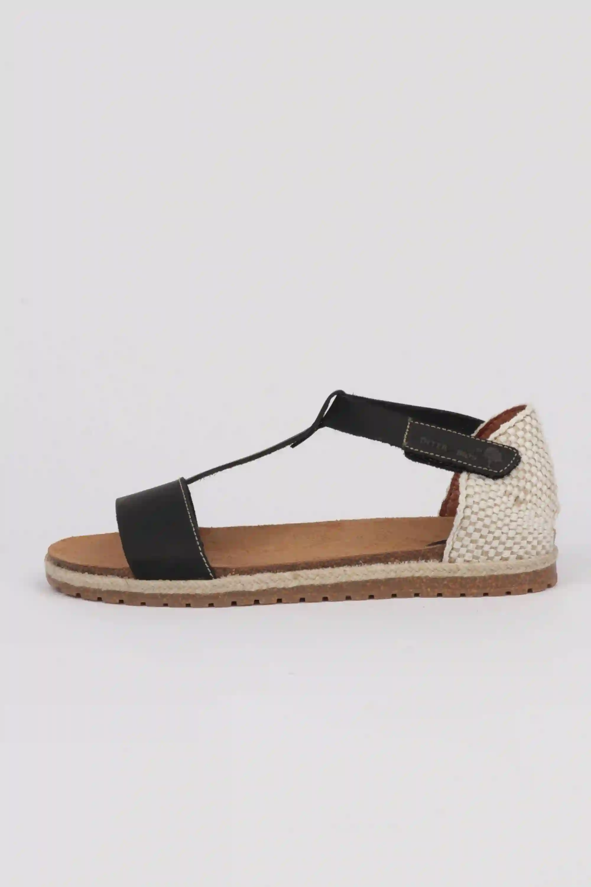 Sandalias negras interbios talón cerrado