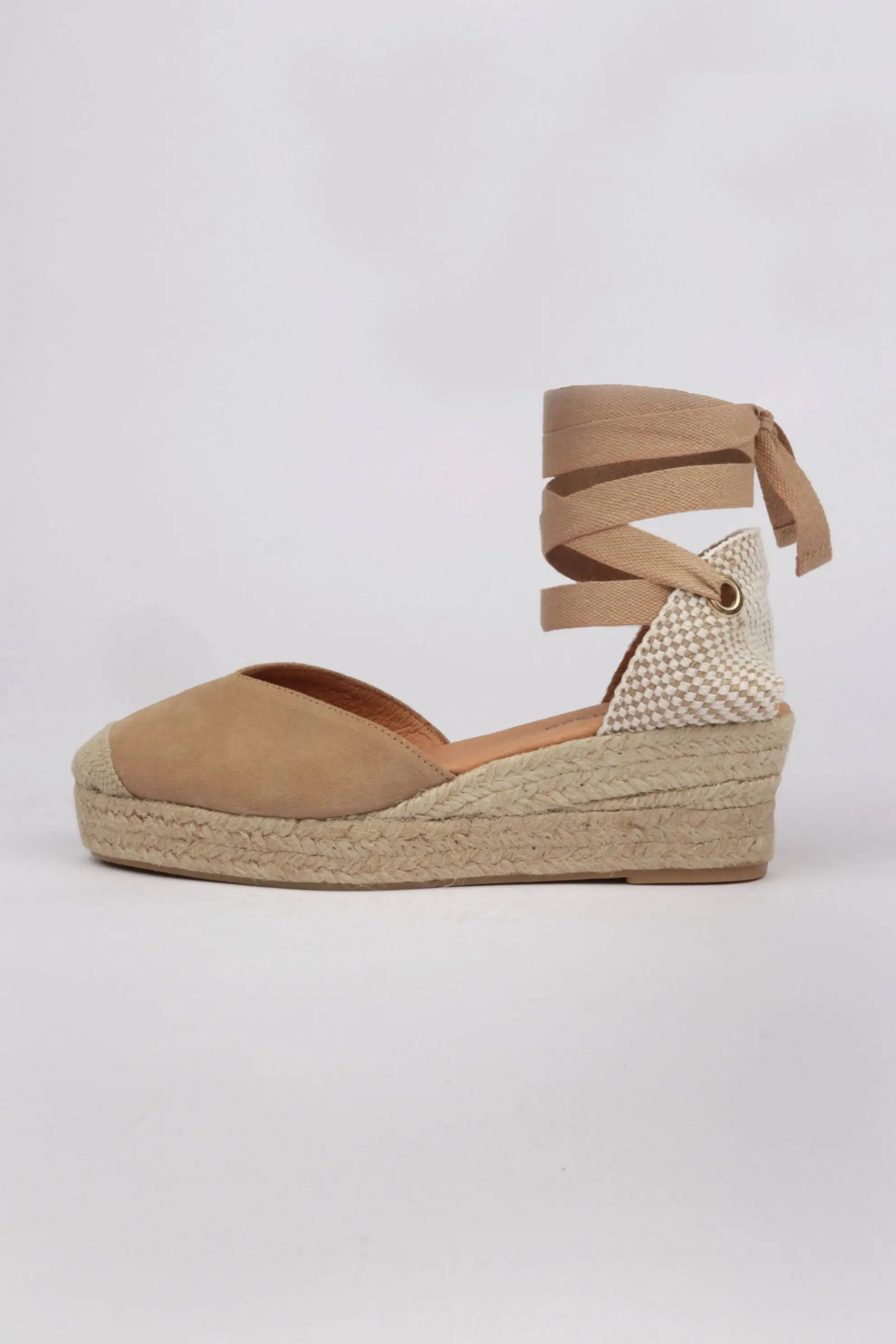 Alpargatas cuña cómoda color beige