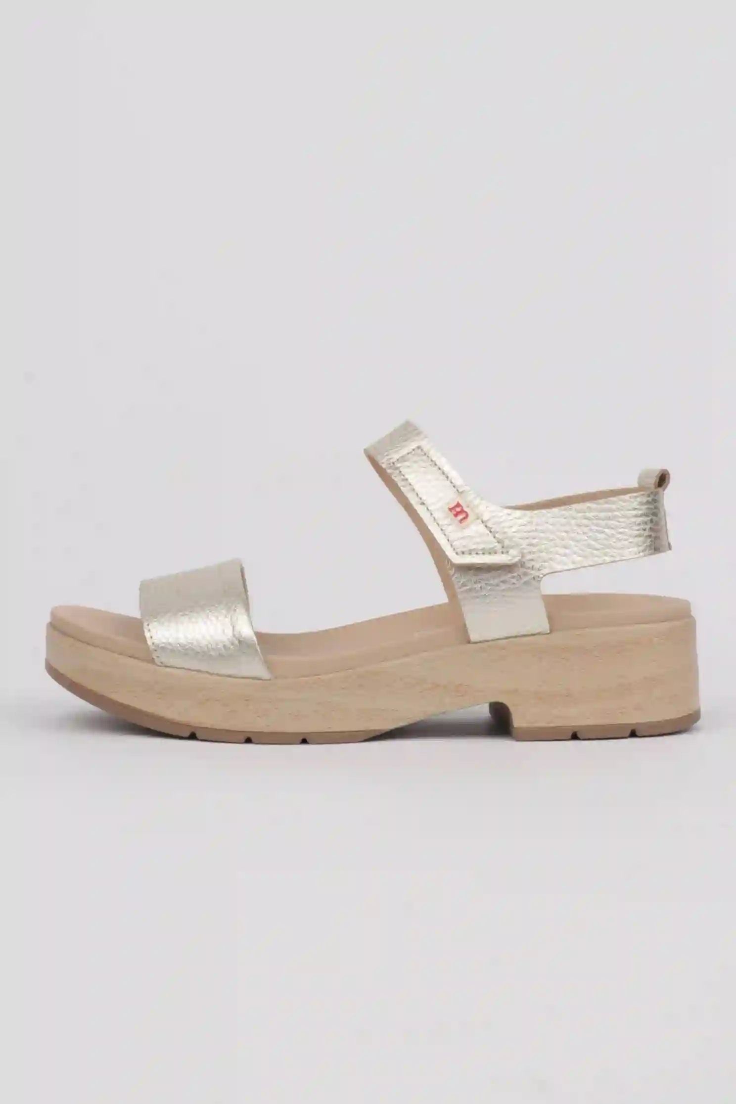 Sandalias Doradas Tacón Bajo Efecto Madera