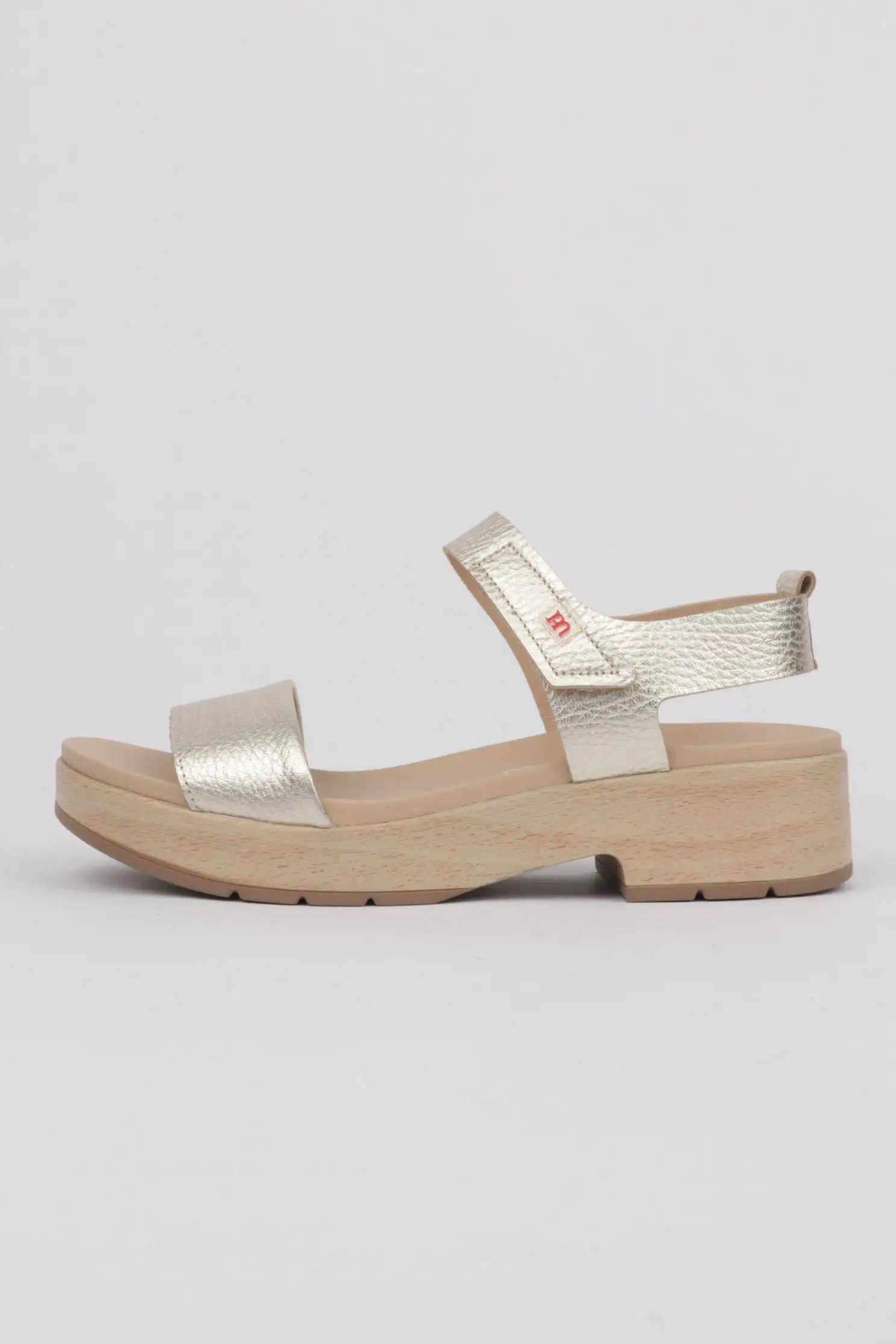 Sandalias Doradas Tacón Bajo Efecto Madera