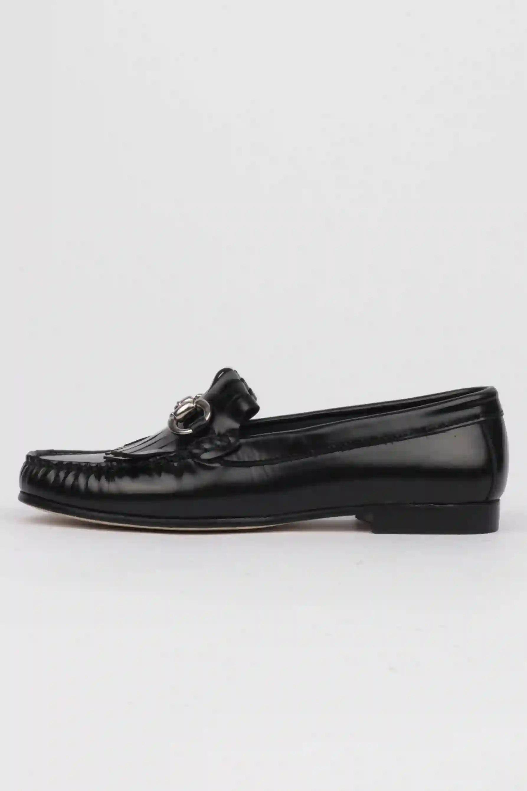 Zapatos castellanos negros flecos