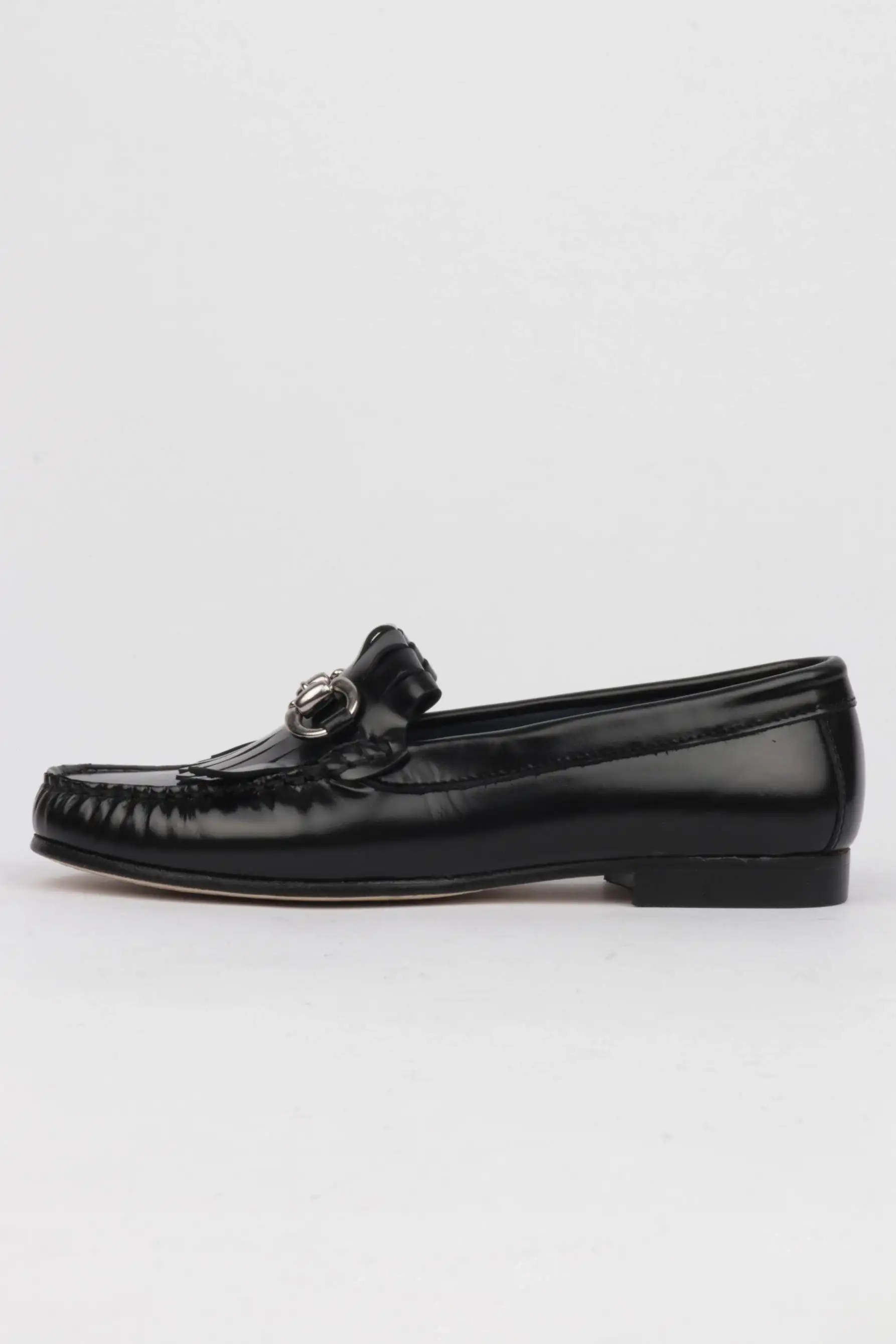 Zapatos castellanos negros flecos