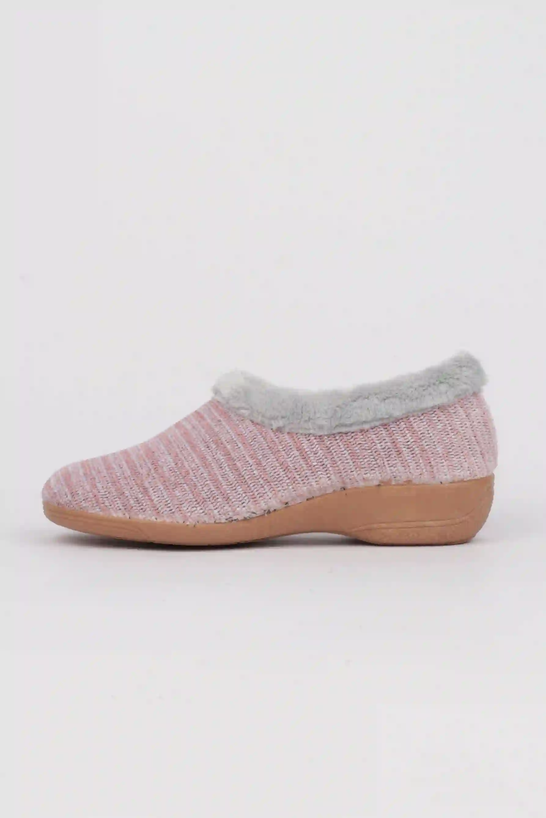 Zapatillas Cerradas para Casa Color Coral Detalle Texturas